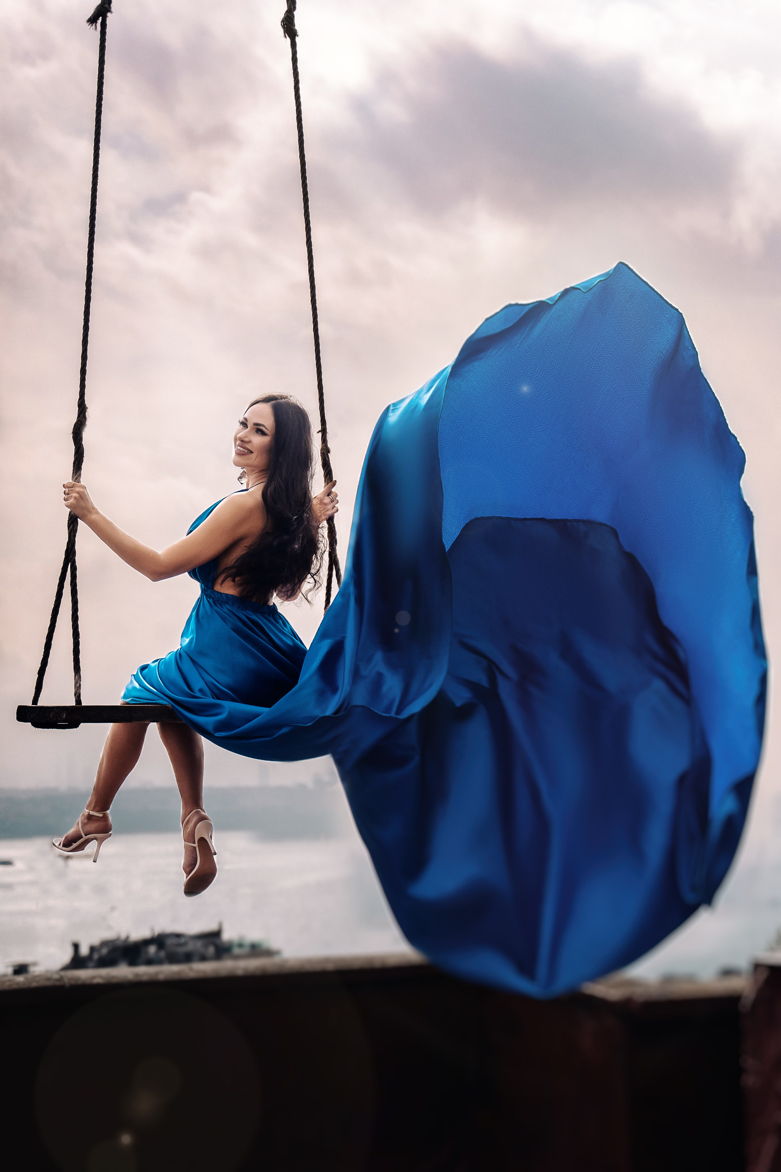 Фотосессии в дизайнерских нарядах в Стамбуле. Wedding, family and lifestyle photographer Anatoly. Photo sessions on rooftops with seagulls. Istanbul