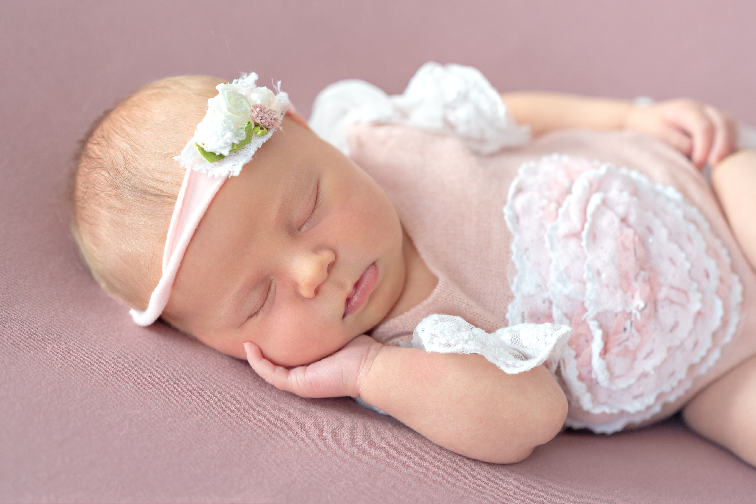 Neugeborenefotoshooting. Irina Küttner – Visuelle Geschichten: Foto & Web in Weimar, Erfurt & Jena