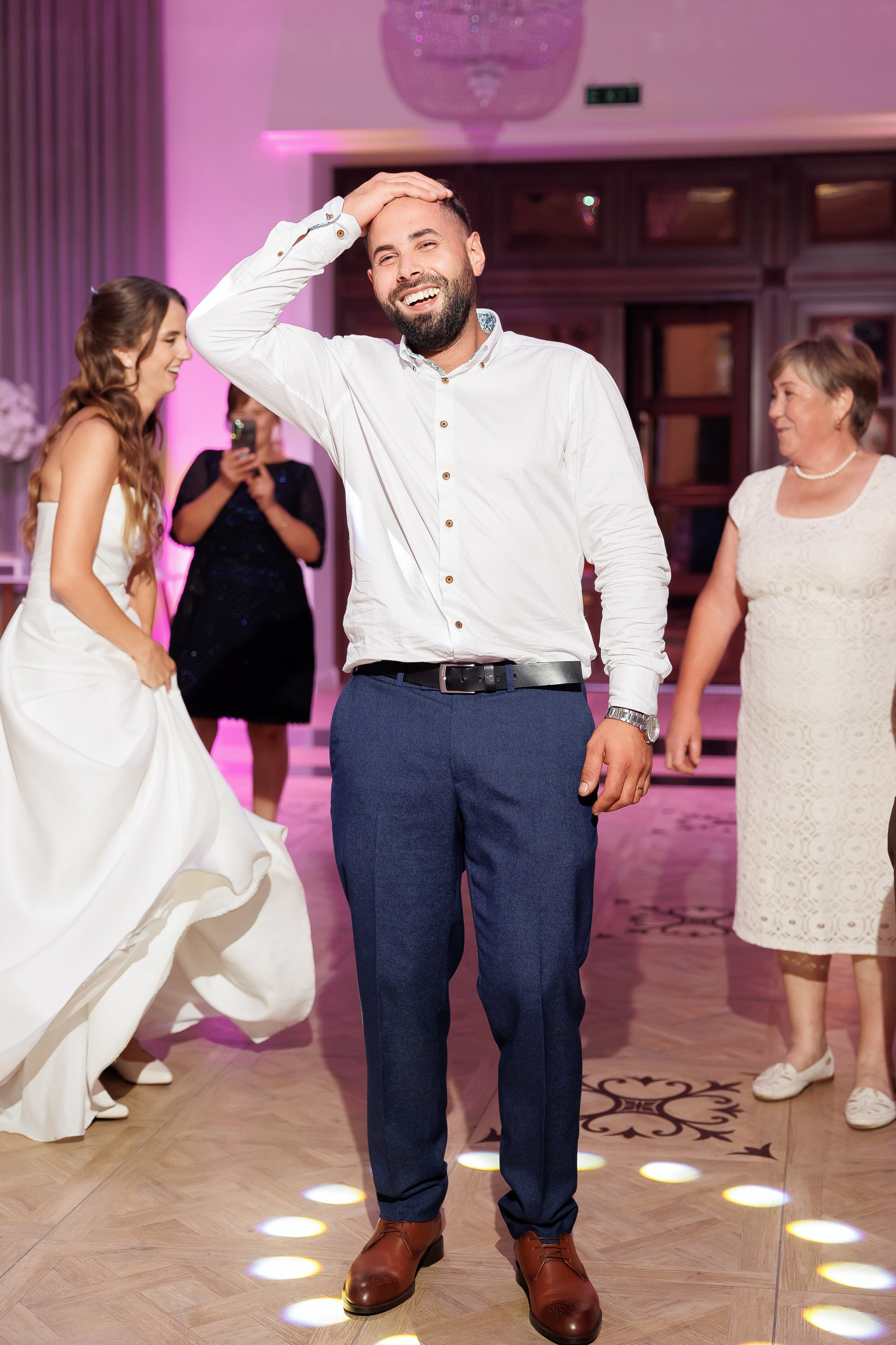 Eugen & Livia — Grand Elysee — Wedding Day. Servicii Foto și Video 067188353