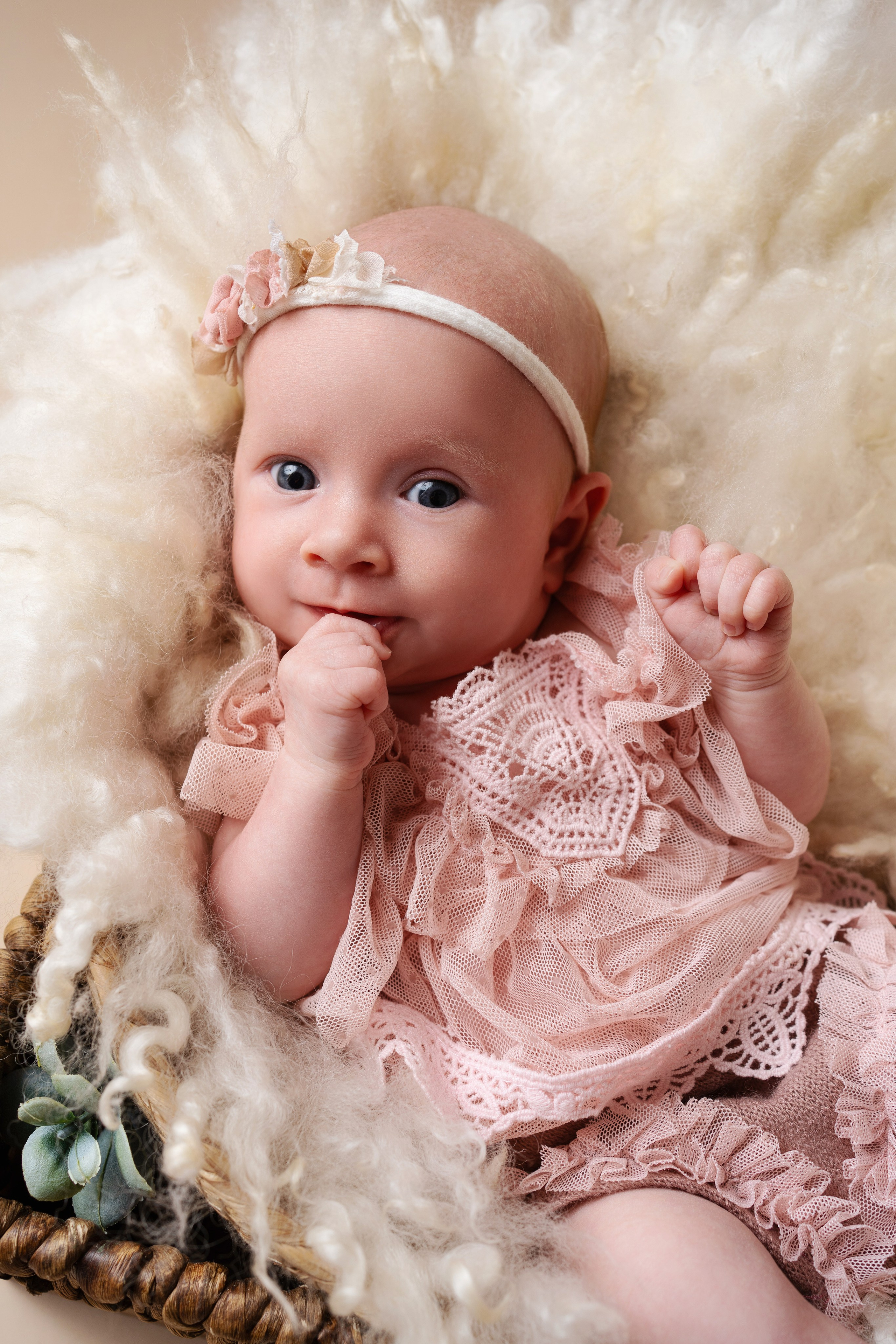 1+1. Neugeborenenfotografin und Retoucher in Augsburg Nastassia Schneider