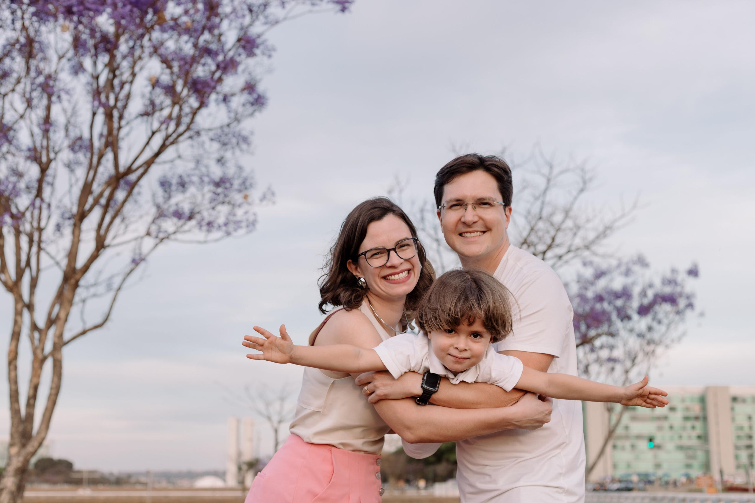 Ensaio Família na Catedral de Brasília | Fotografia Afetiva em Brasília. Ize Fotografia — Ensaios e Festas de Família em Recife e Brasília