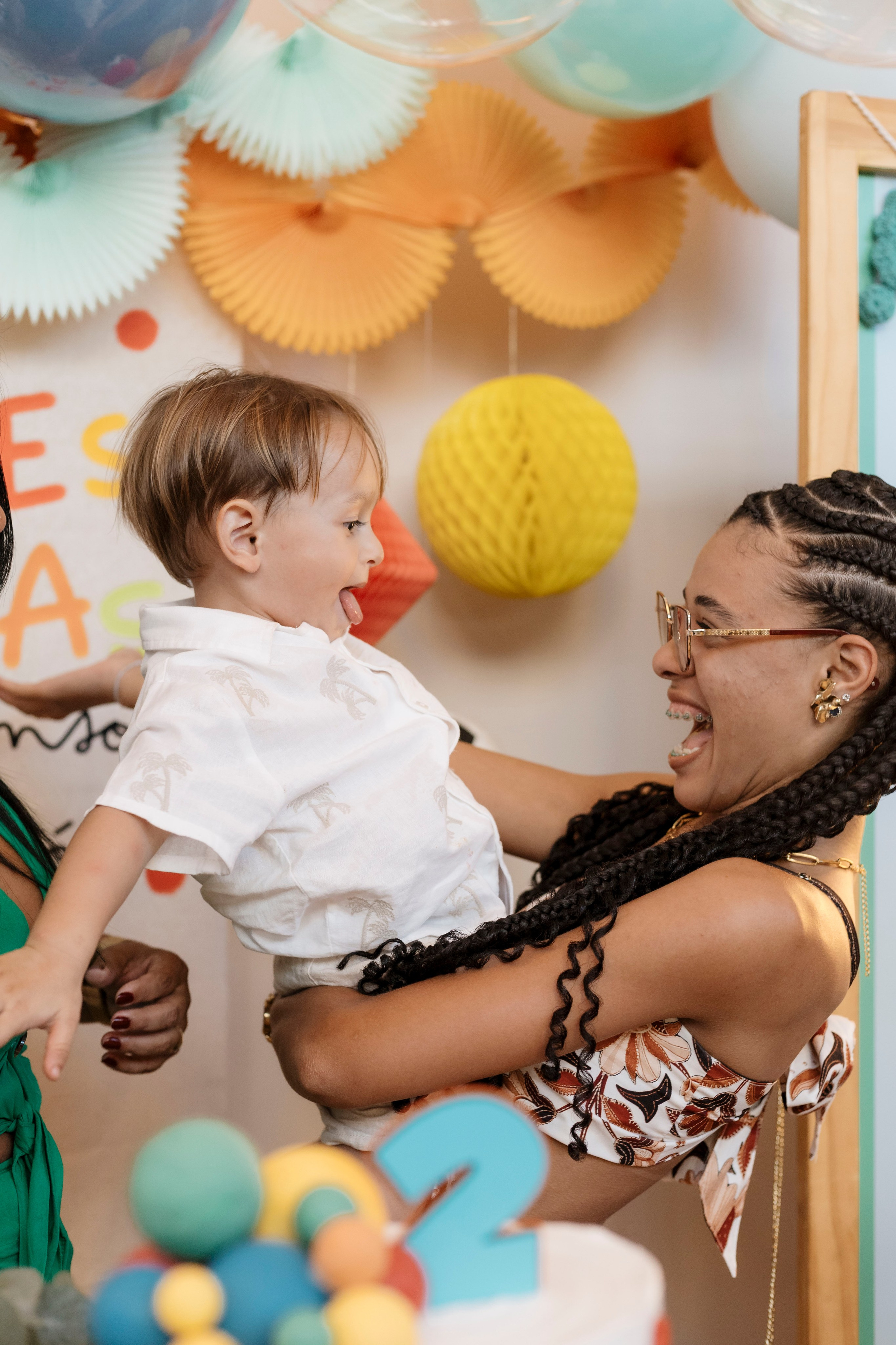 Interação com convidados em festa infantil