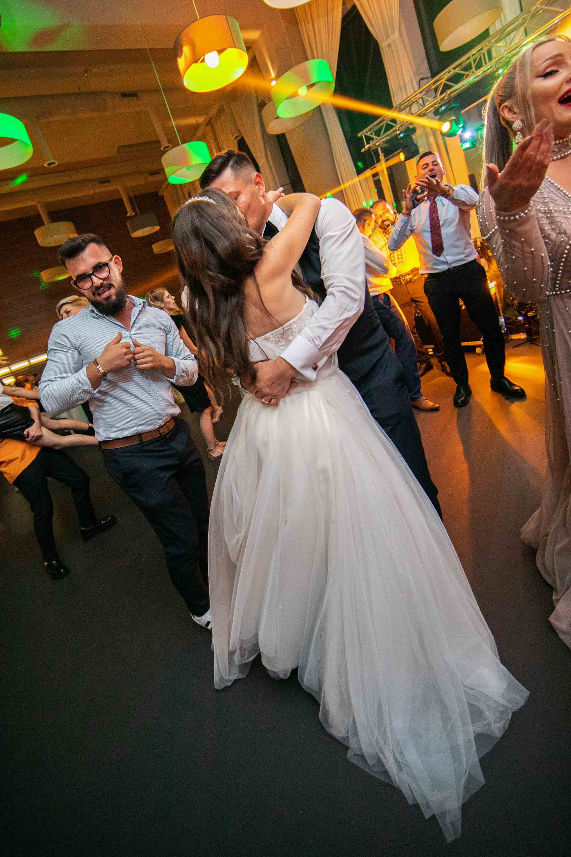 Laura & Mihai. Contrast Studio