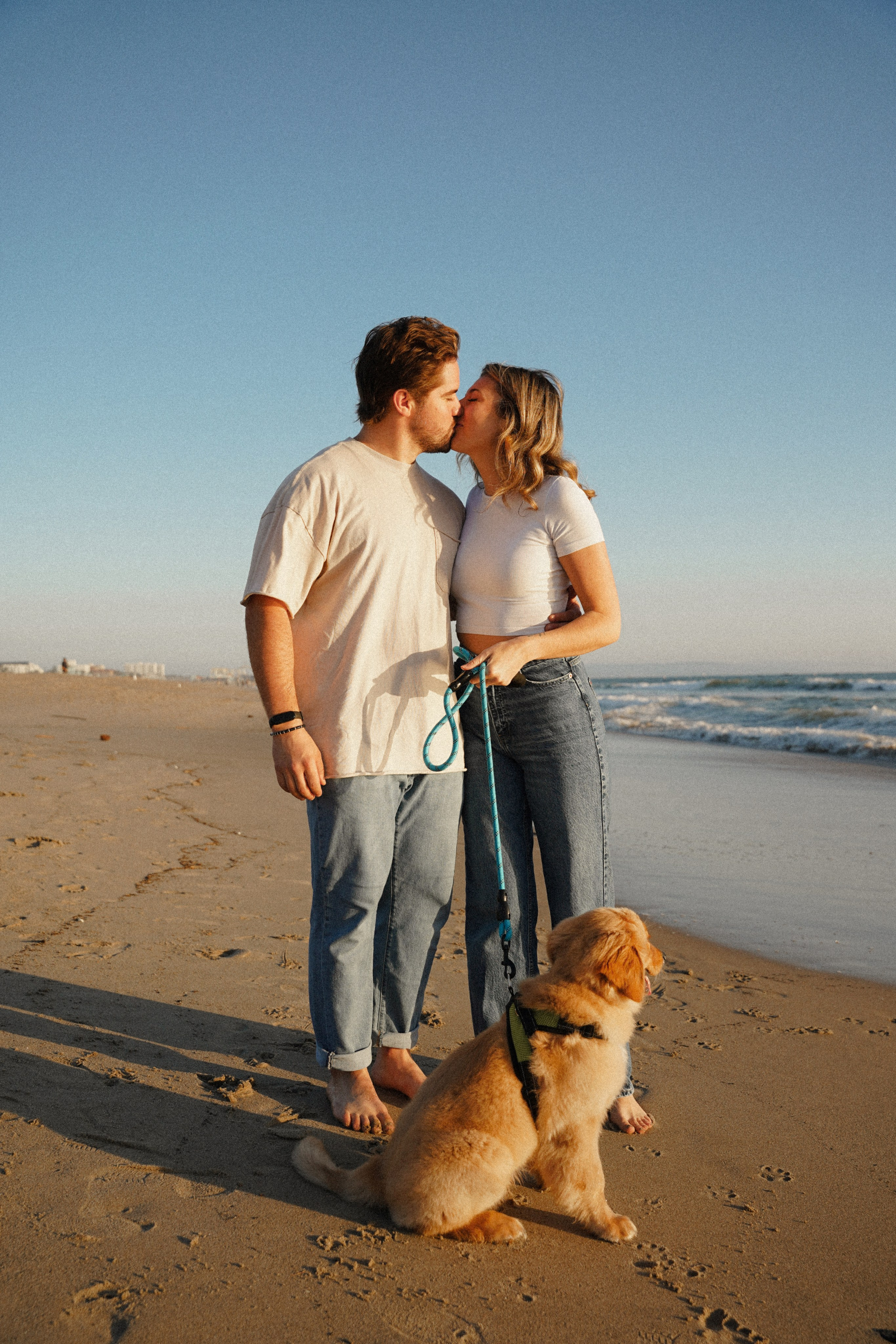 Love story photoshoot. Engagement photoshoot. Couple photoshoot. Photoshoot with a dog. Santa Monica
