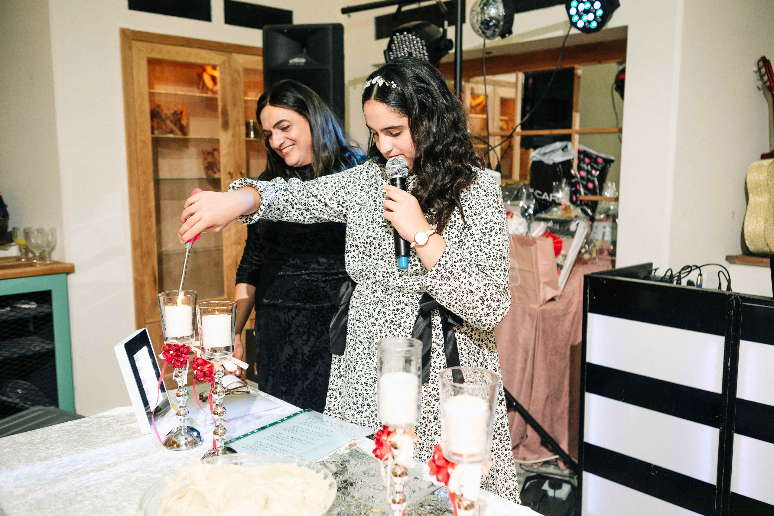 PARTY IN A RESTAURANT WITH THE WHOLE FAMILY. Https://shi-photo.com/