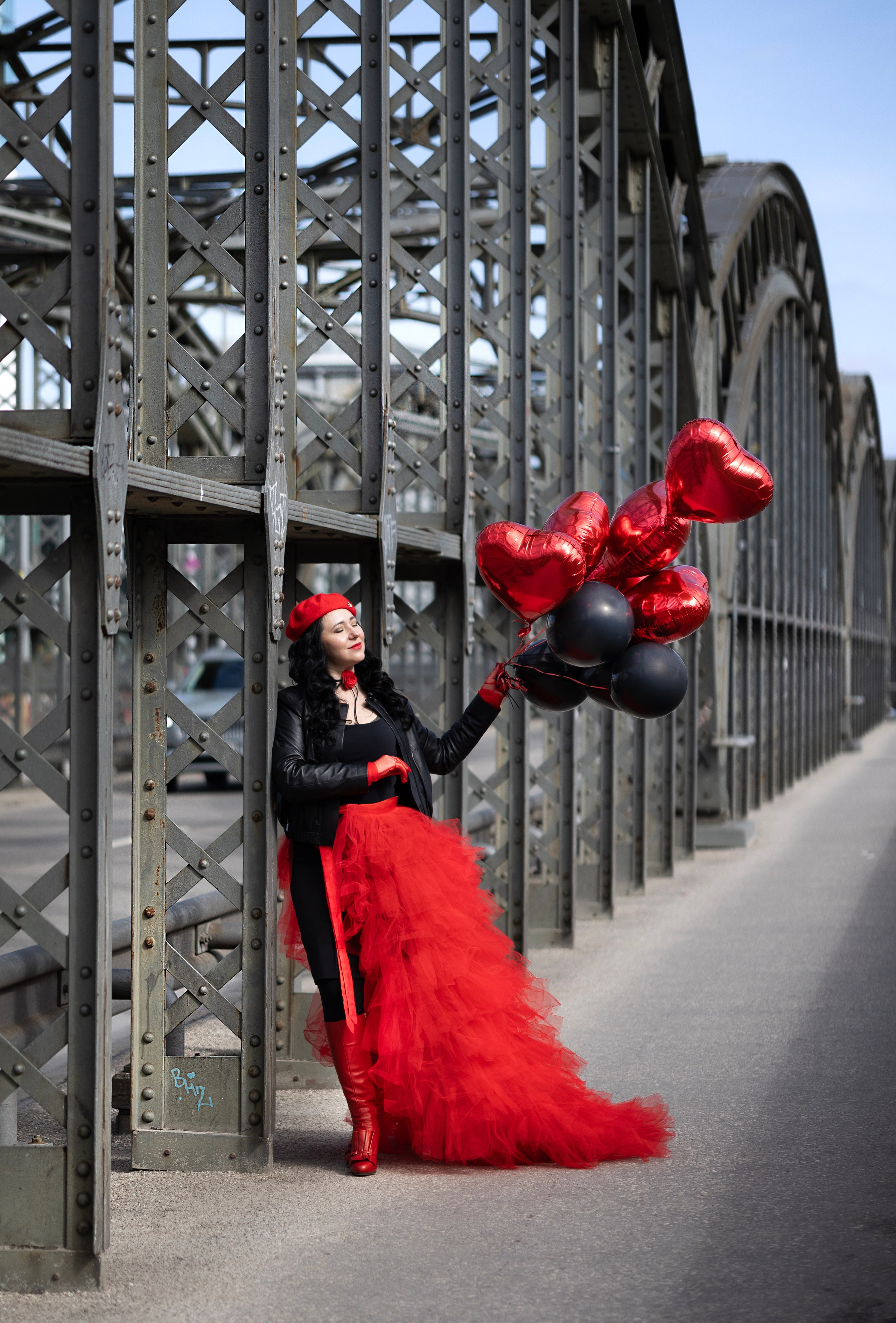 Balloons and red skirt. Фотограф в Мюнхене