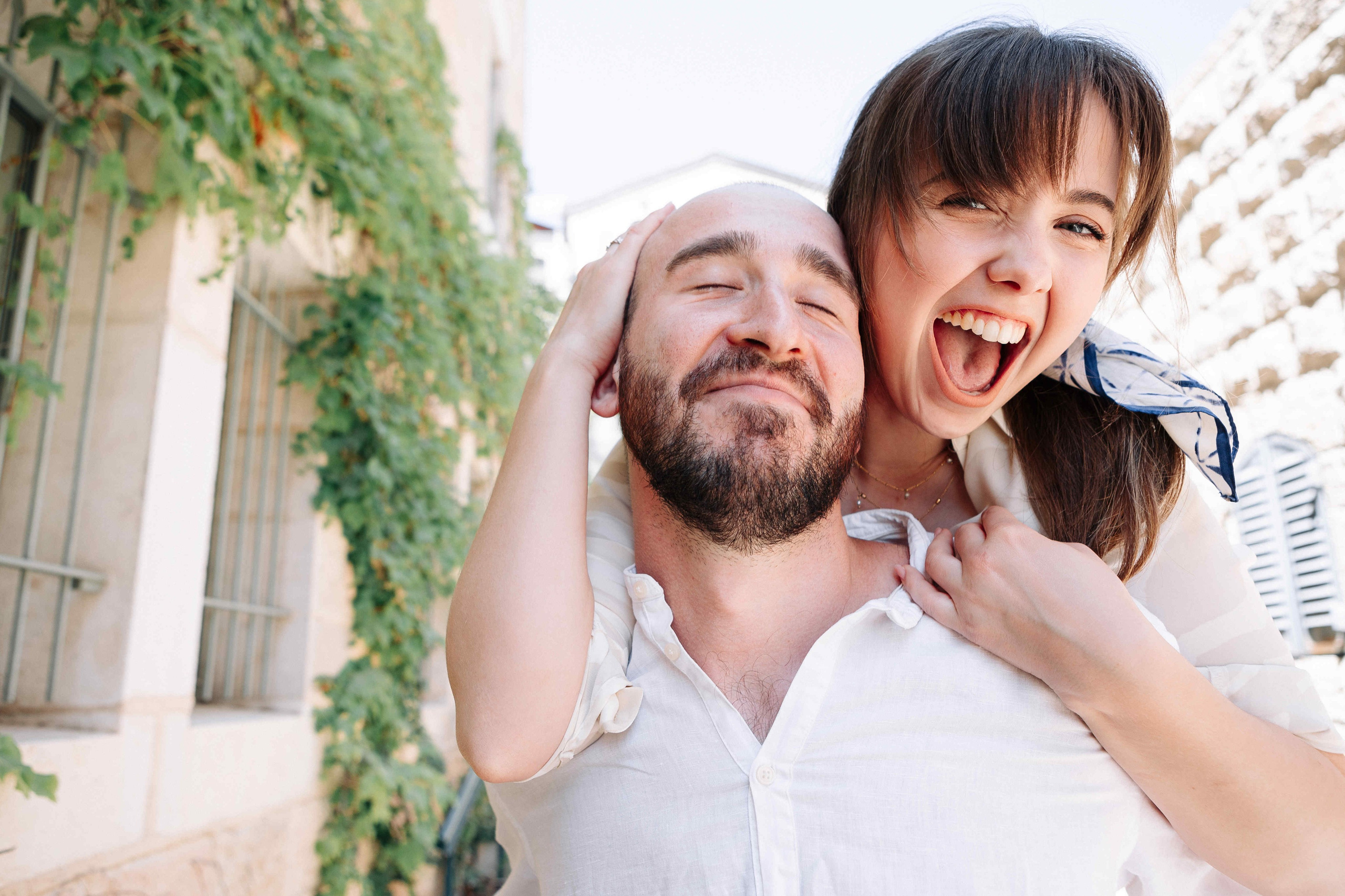 A MONTH AFTER THE WEDDING (morning). PHOTOGRAPHER IN ISRAEL