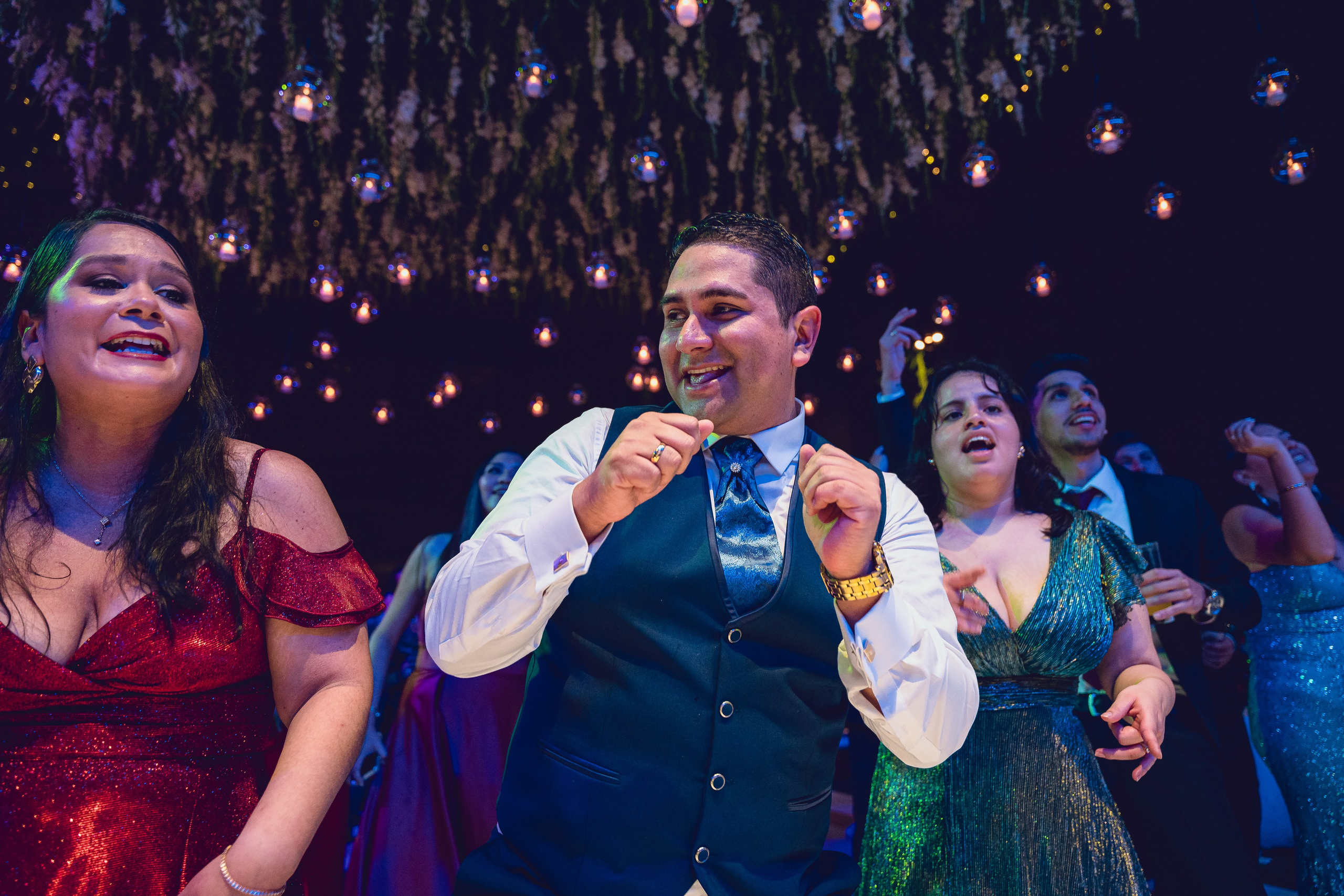 Un vistazo de un día especial. Fotógrafo de Bodas en Lima | Ronhy Altamirano. Fotografía narrativa y cinematográfica para bodas, quinceañeras y eventos exclusivos