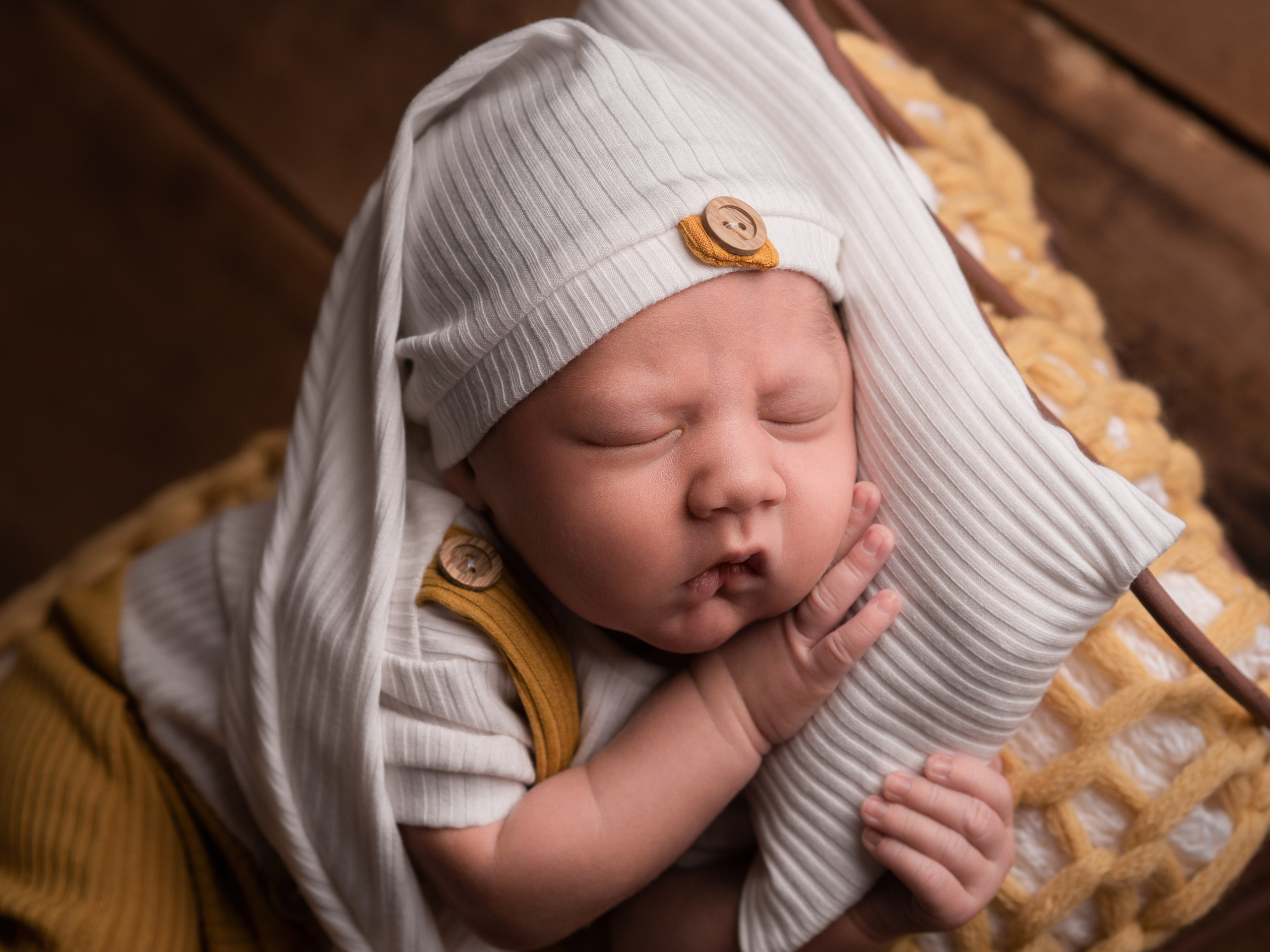 Foto dei neonati. Fotografa di neonati di attesa di famiglia Gero Kateryna