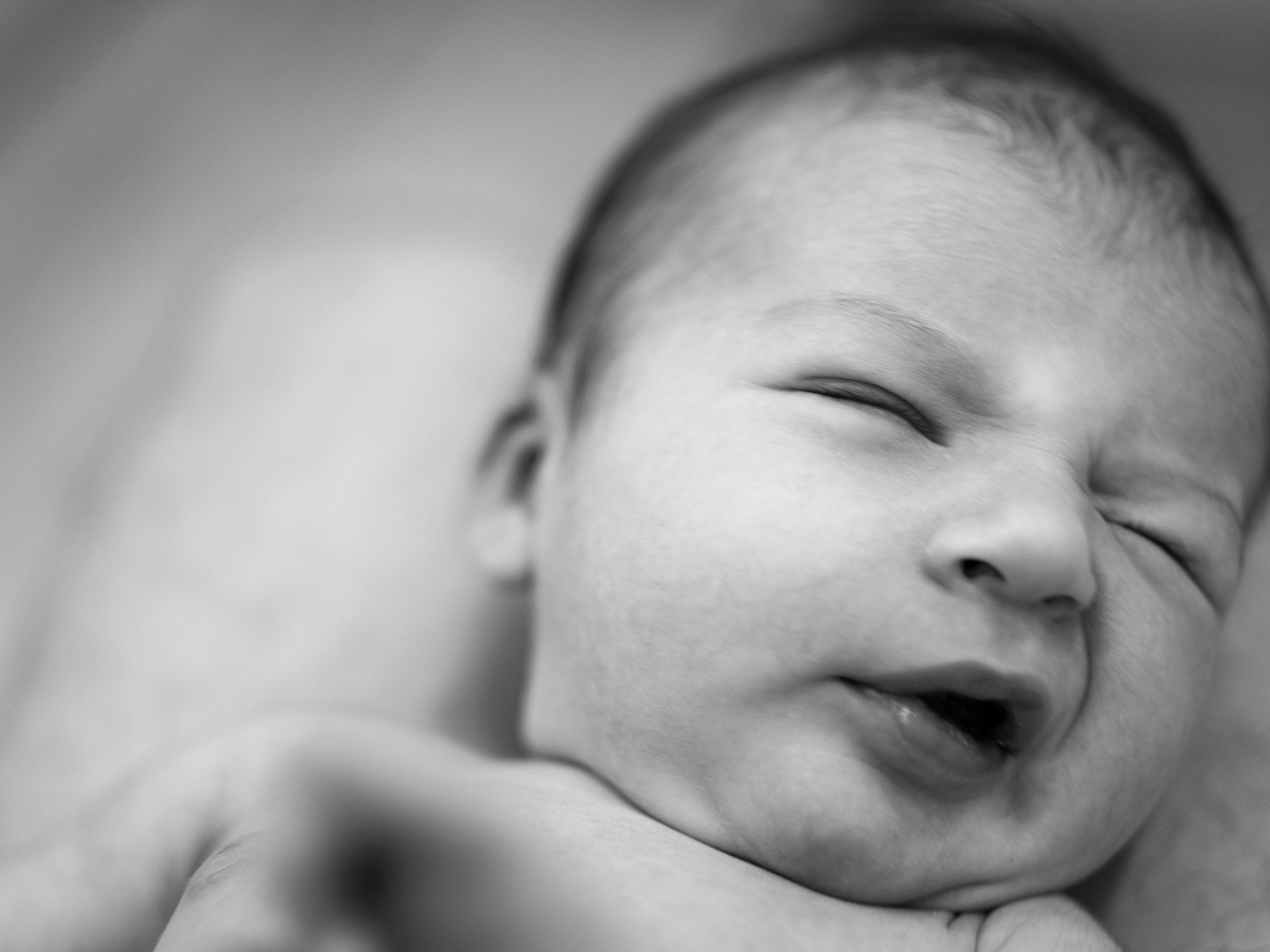 Foto bianconere. Fotografa di neonati di attesa di famiglia Gero Kateryna