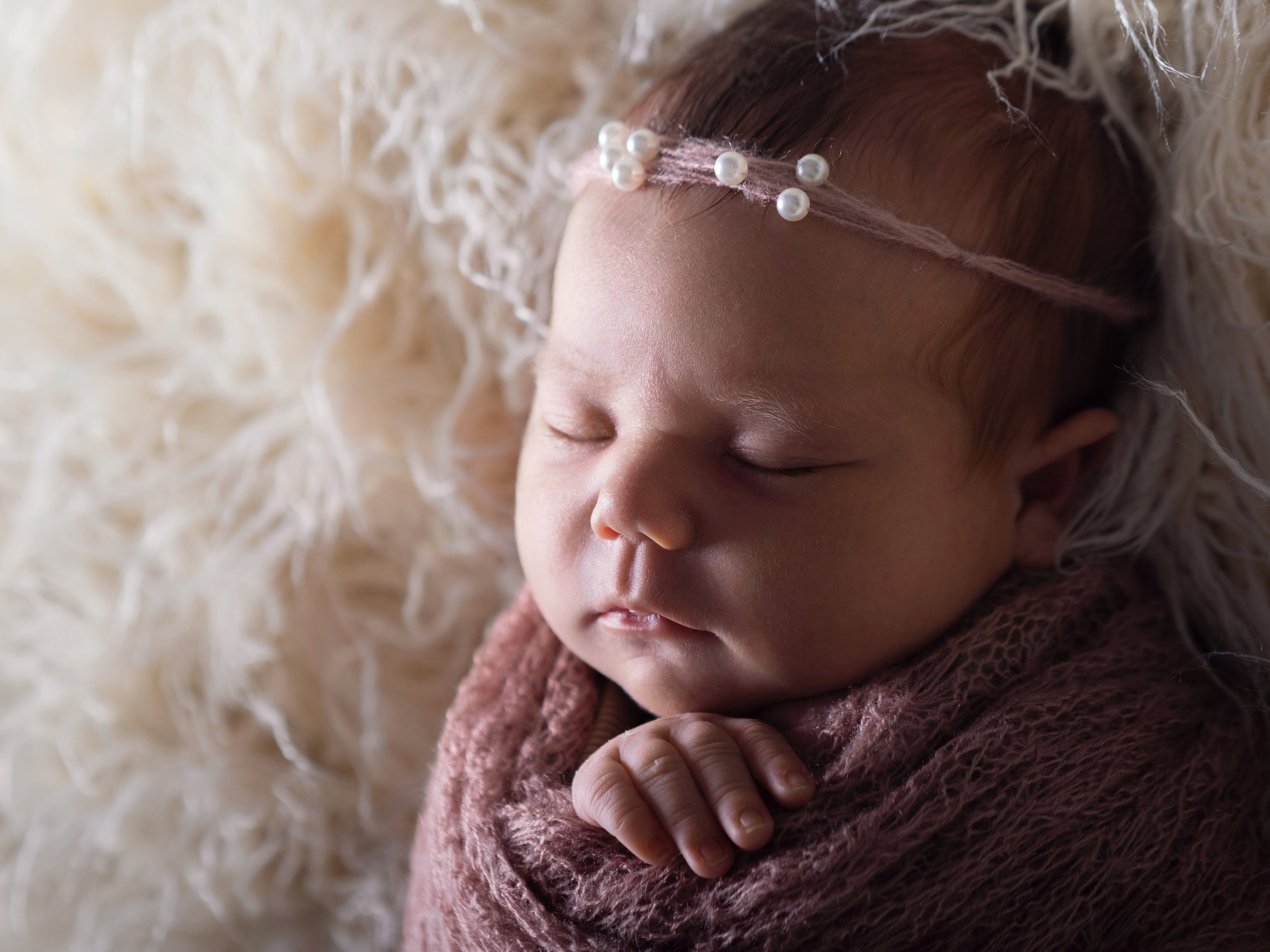 Foto dei neonati. Fotografa di neonati di attesa di famiglia Gero Kateryna