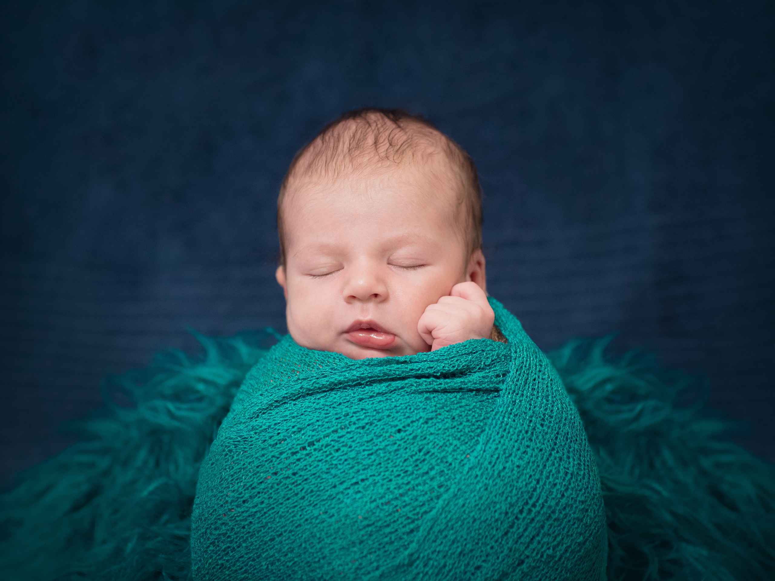 Foto dei neonati. Fotografa di neonati di attesa di famiglia Gero Kateryna