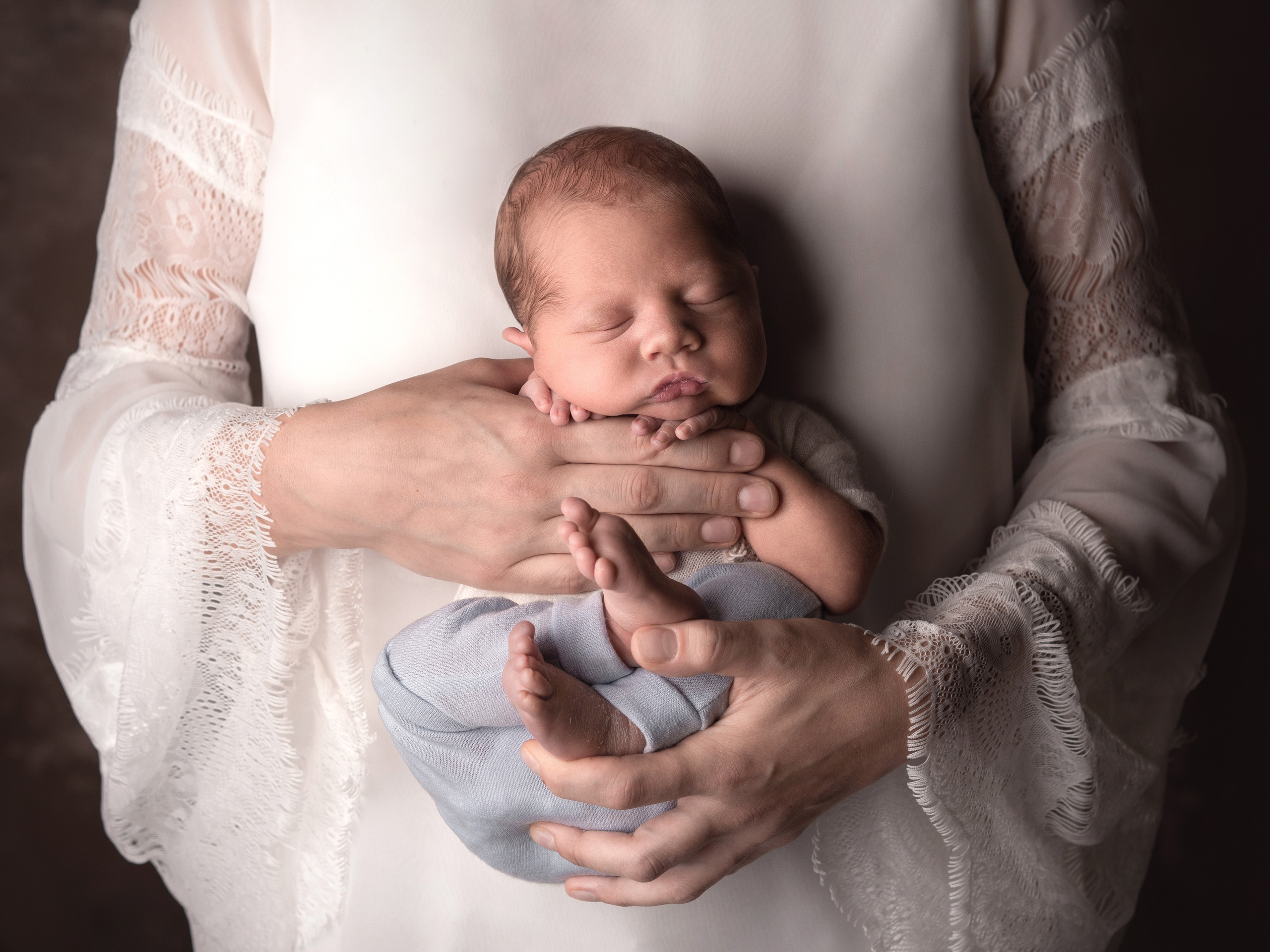 Foto dei neonati. Fotografa di neonati di attesa di famiglia Gero Kateryna