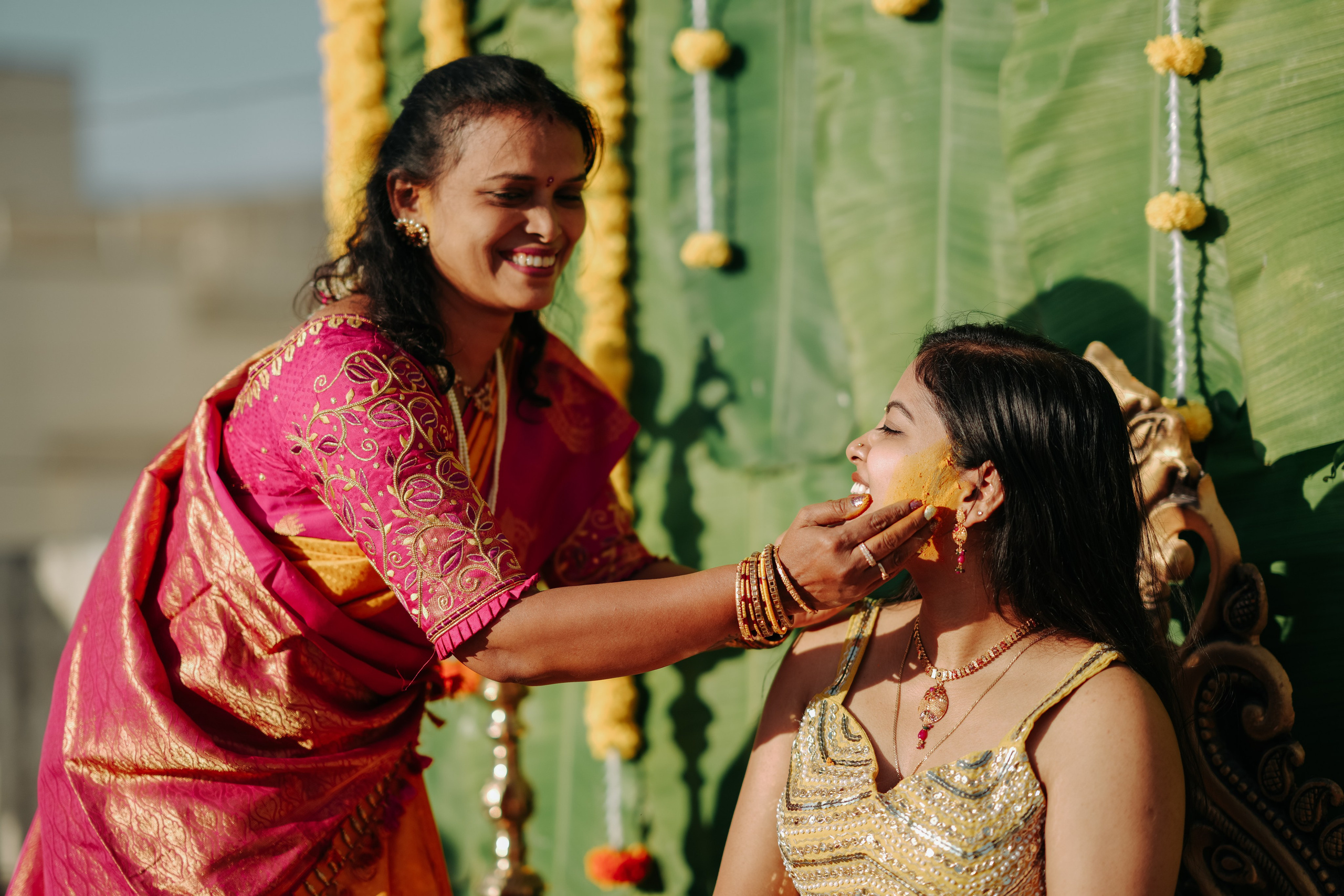 HALDI & MEHANDI. Wedding photographer Stalen Robert