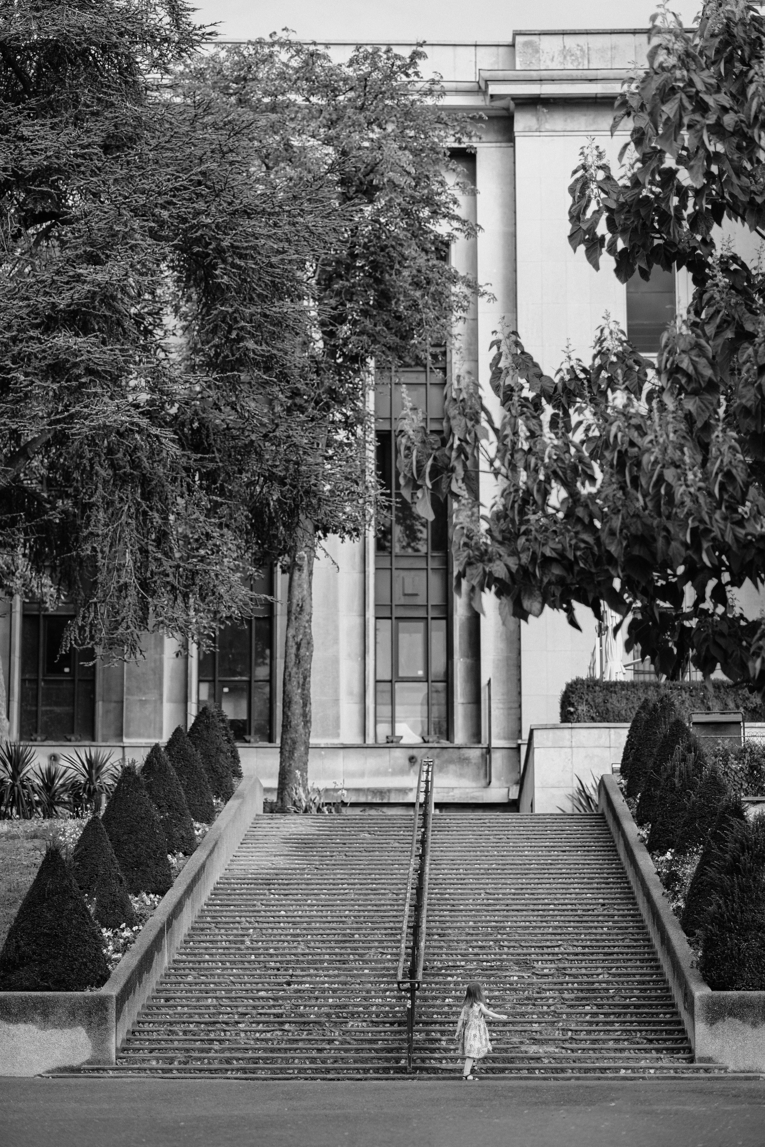 Sunset family session by the Eiffel tower. Ksenia Marchand/ Lifestyle photographer in Paris