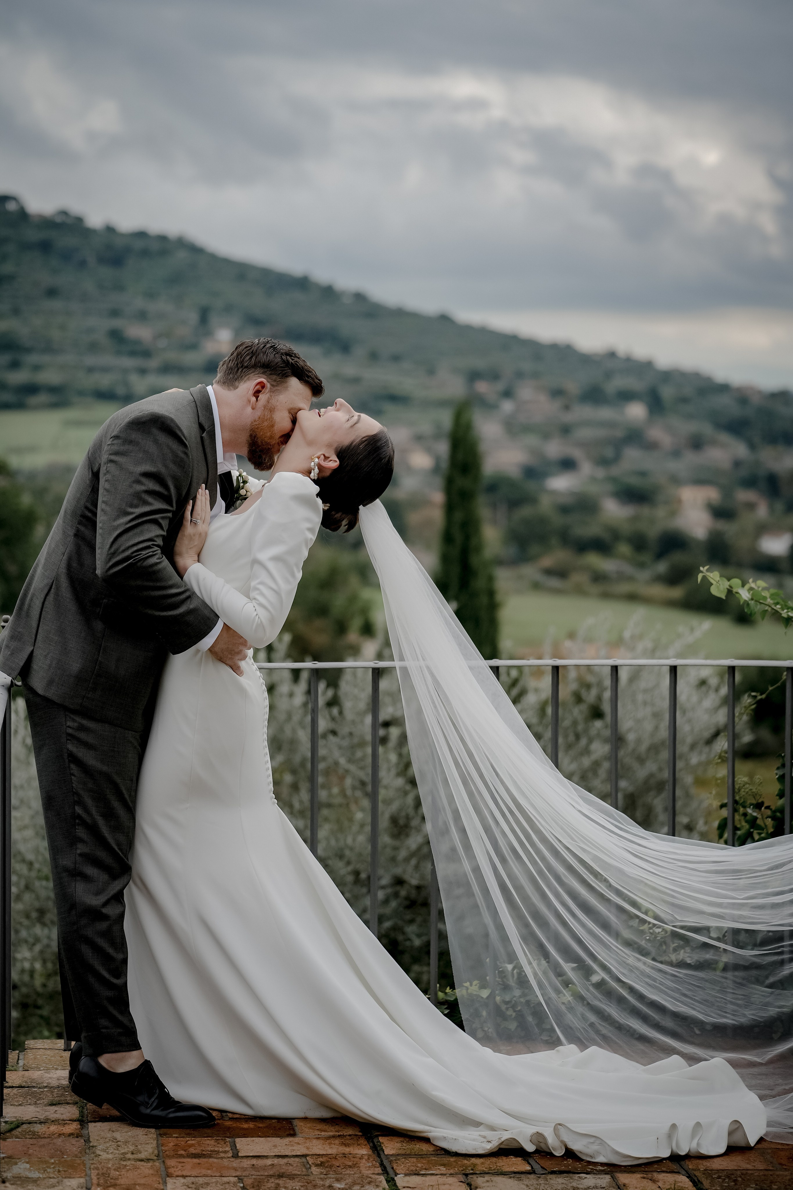 Elopment in Cortona. Villa Falconiere. Wedding Photographer in Italy
