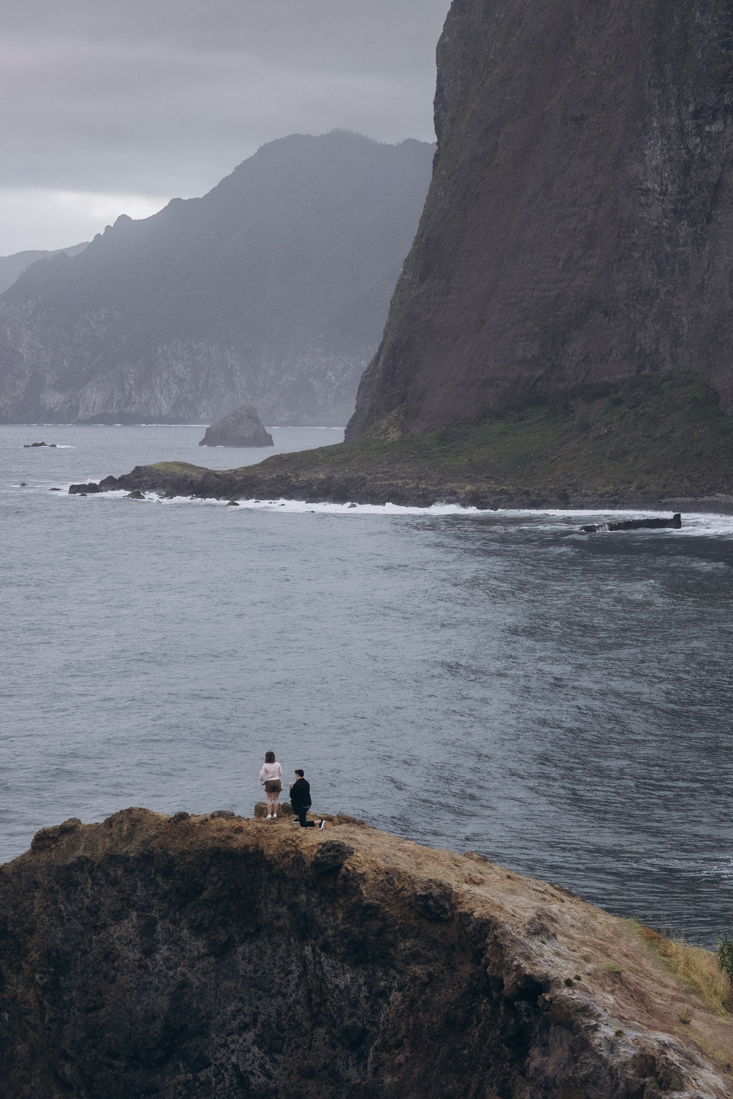 Secret Proposal at Miradouro do Guindaste, Madeira. Fotógrafa na Madeira para casais, pedidos de casamento, elopements e casamentos íntimos | Tatiana