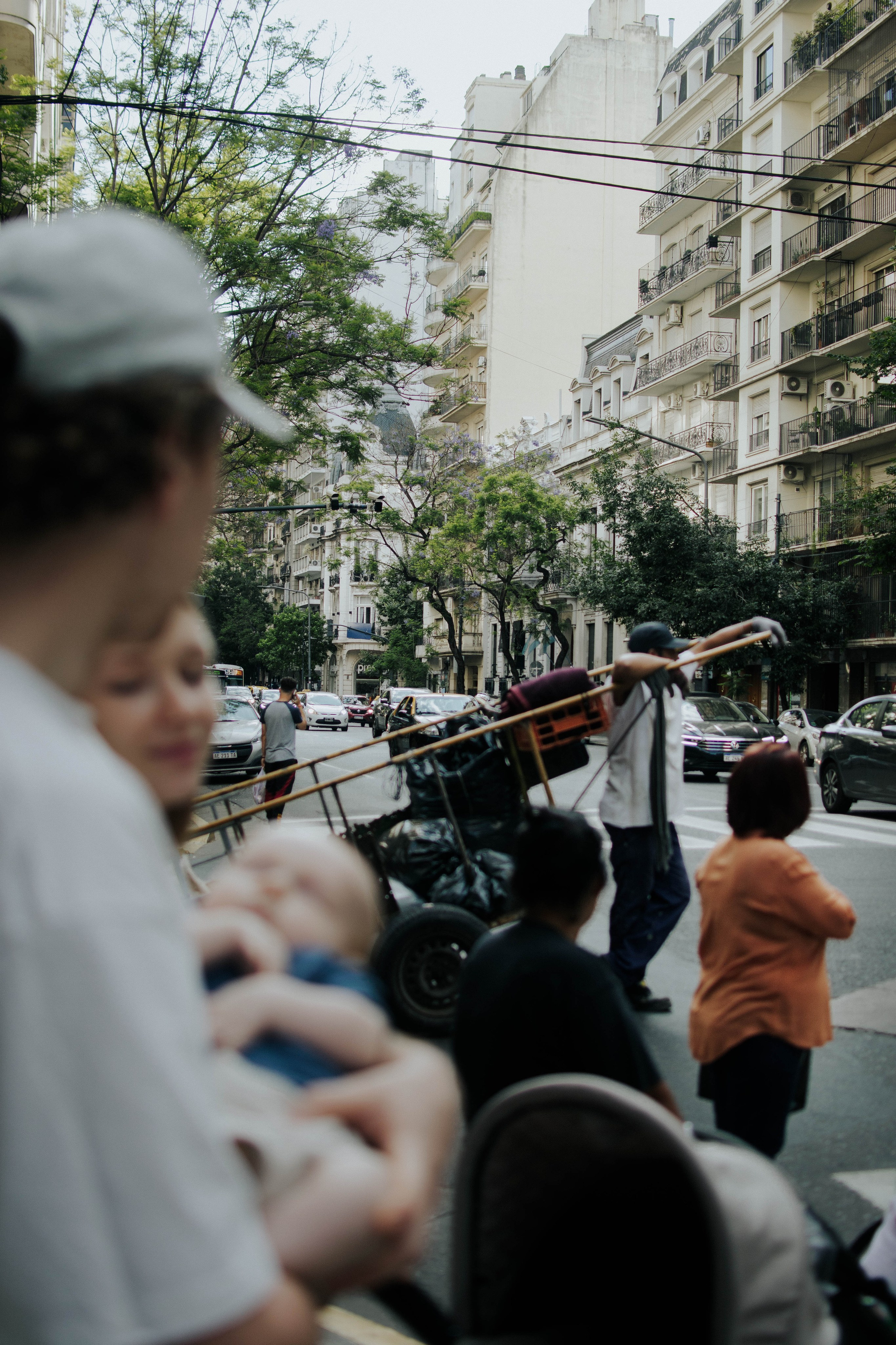 The little one and his parents. Buenos Aires. Photography. Photographer @elmirkami in the city of Buenos Aires