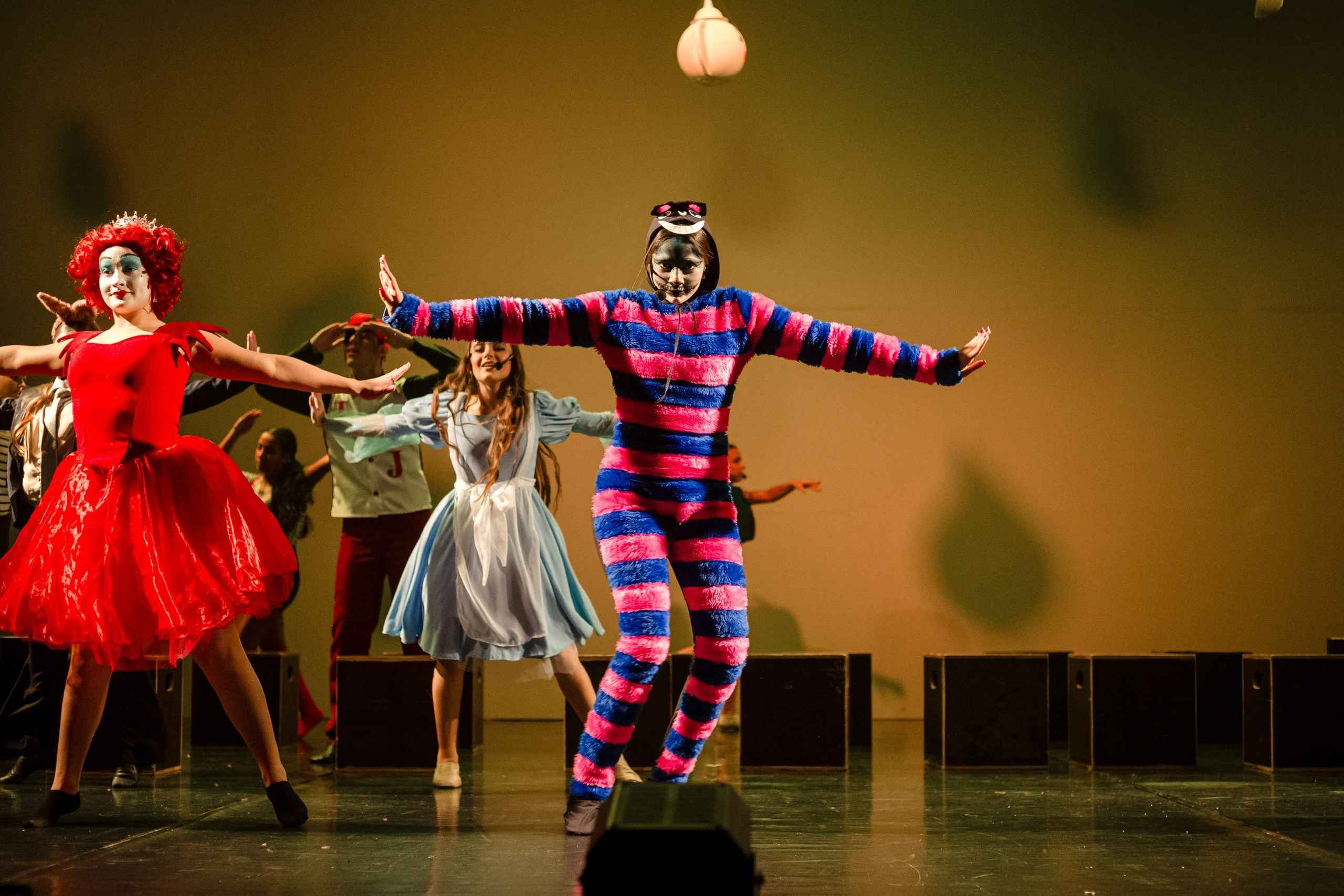 Espetáculo Teatral Alice no País das Maravilhas — Recriarte