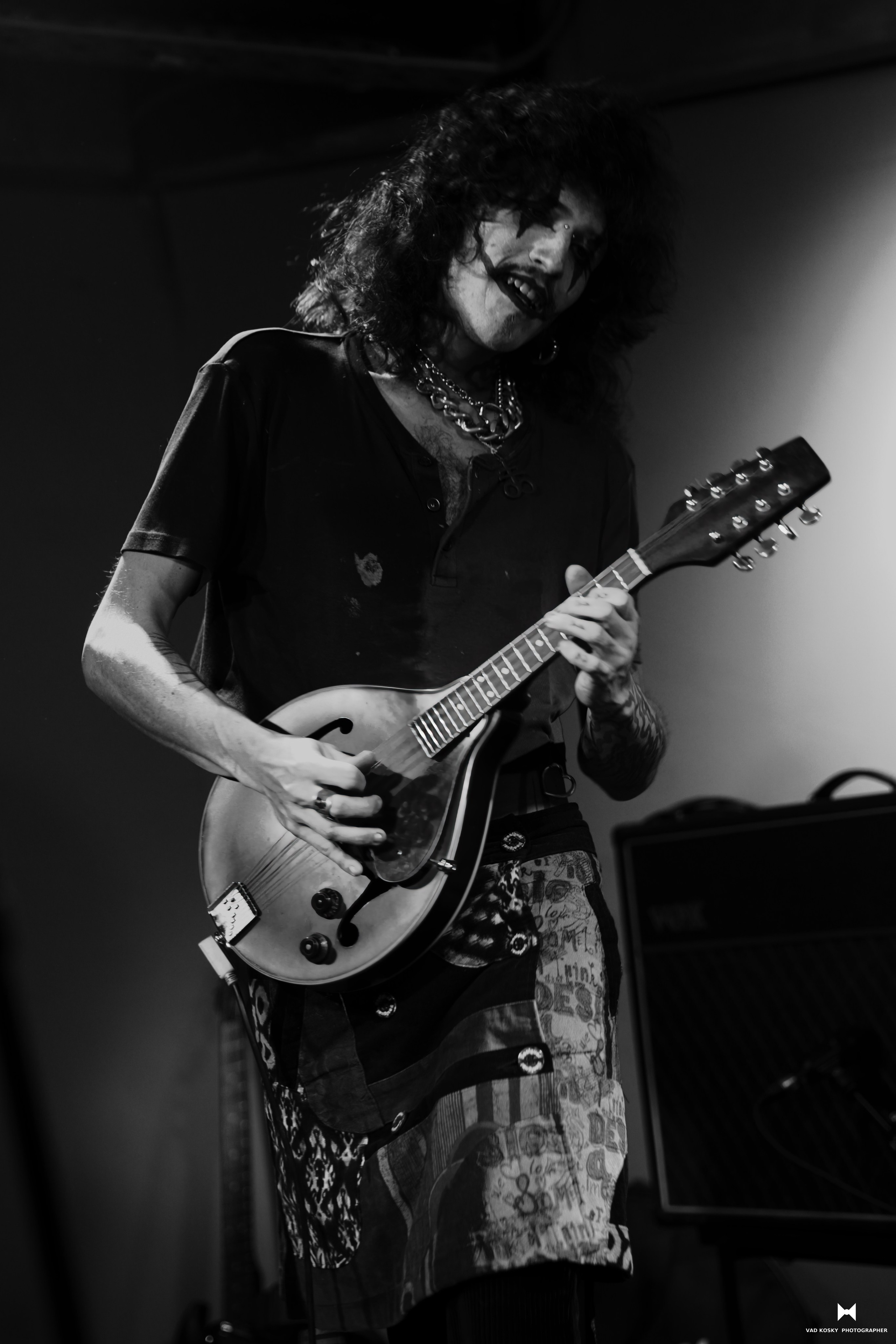 Crimson bass — Mary Bar Haifa 28.11.25. Vad Kosky Photographer