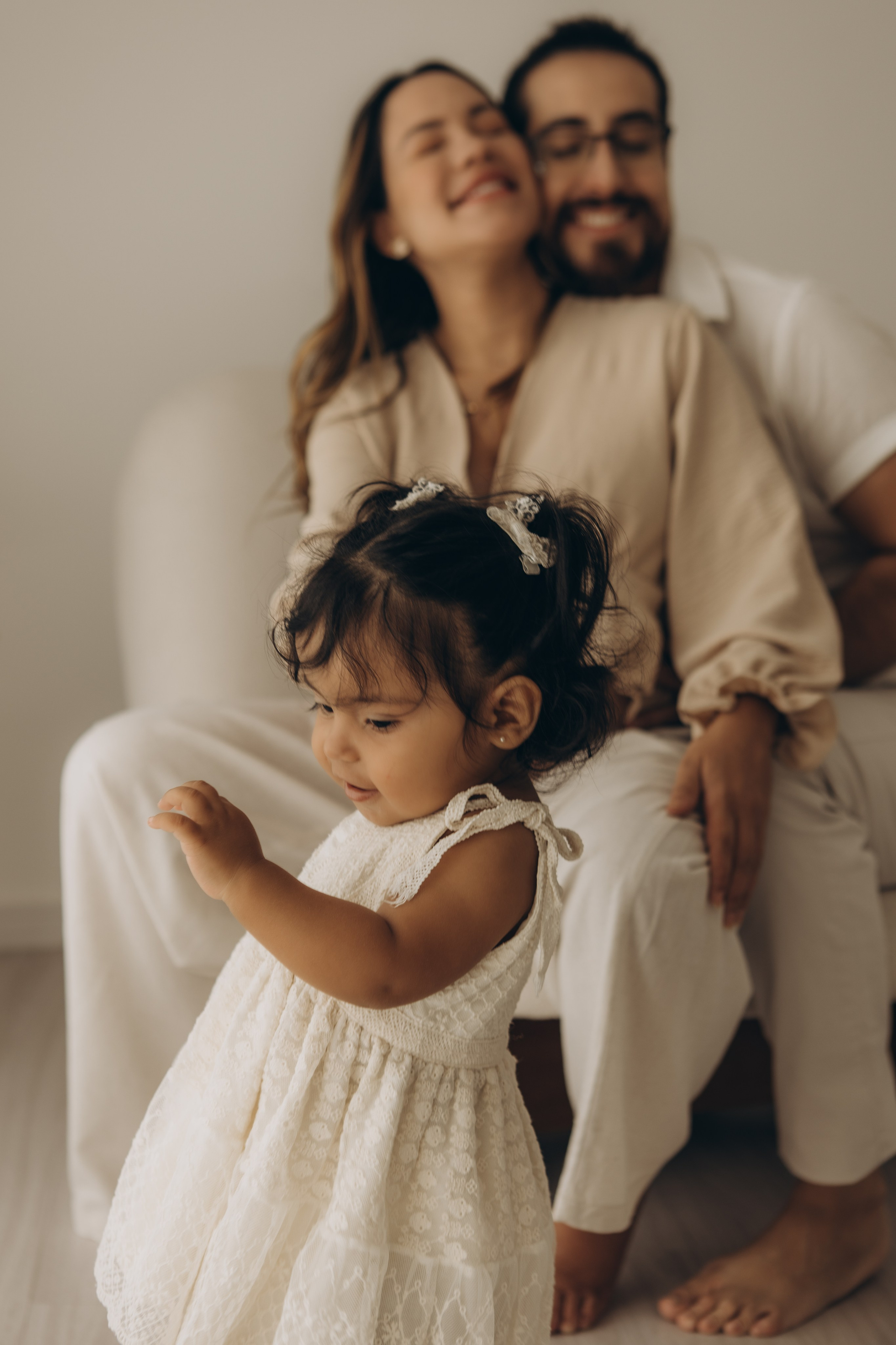 ensaio gestante em estúdio com casal e filhos em Sorocaba