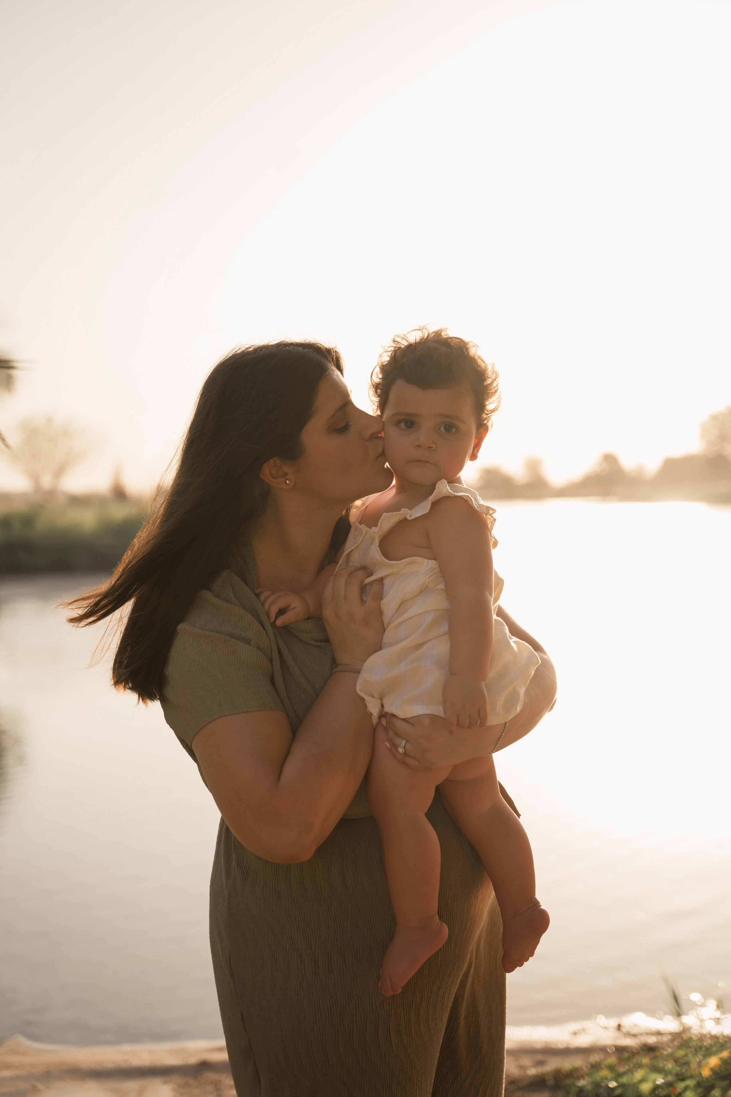 Family fun and cake crush. Angela Iakovleva — Family Photographer in Dubai