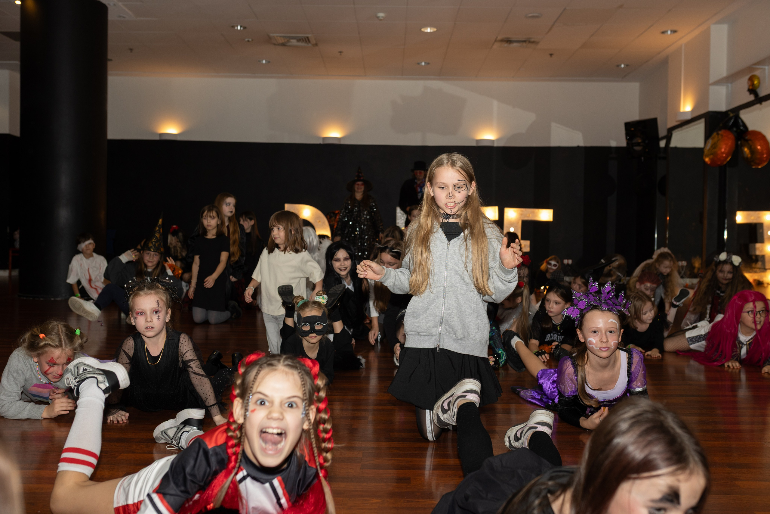 Leo dance studio Helloween 2025. Семейный и детский фотограф в Варшаве Мила Бобровская