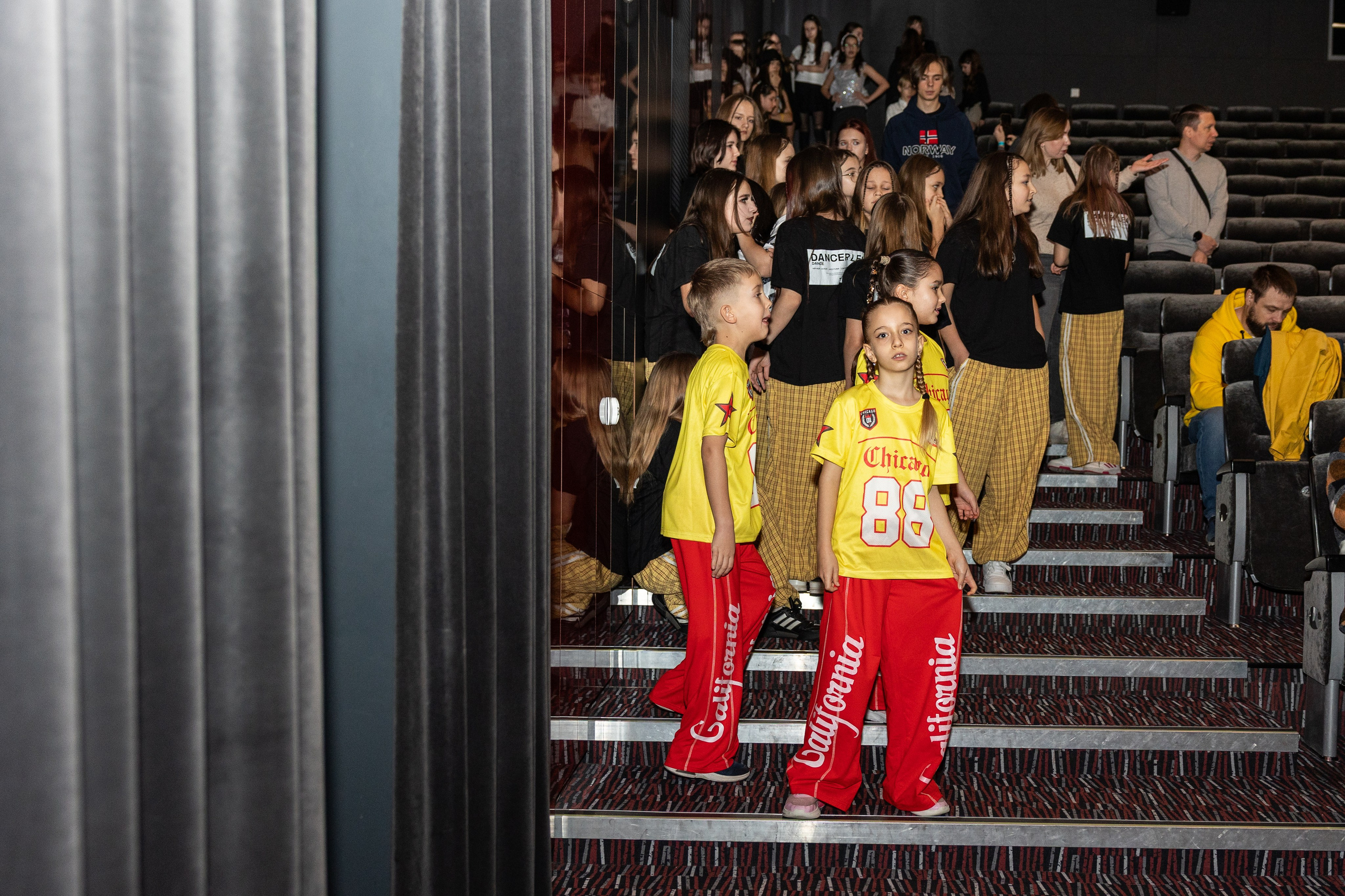 LEO DANCE SHOW WINTER 2025. Семейный и детский фотограф в Варшаве Мила Бобровская