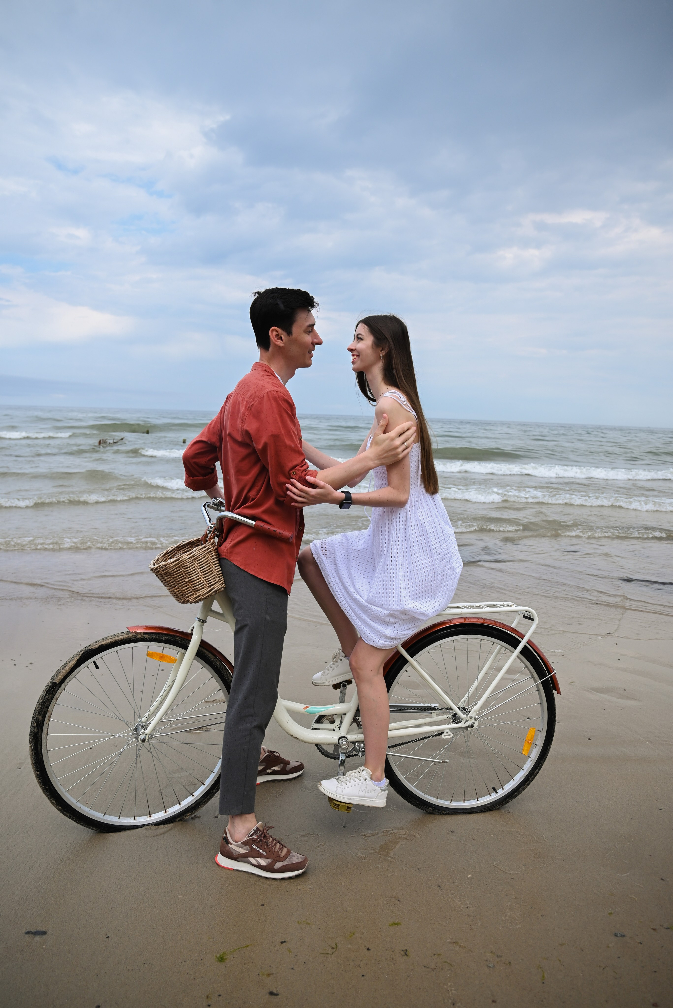 Love photography story on the riva of the see