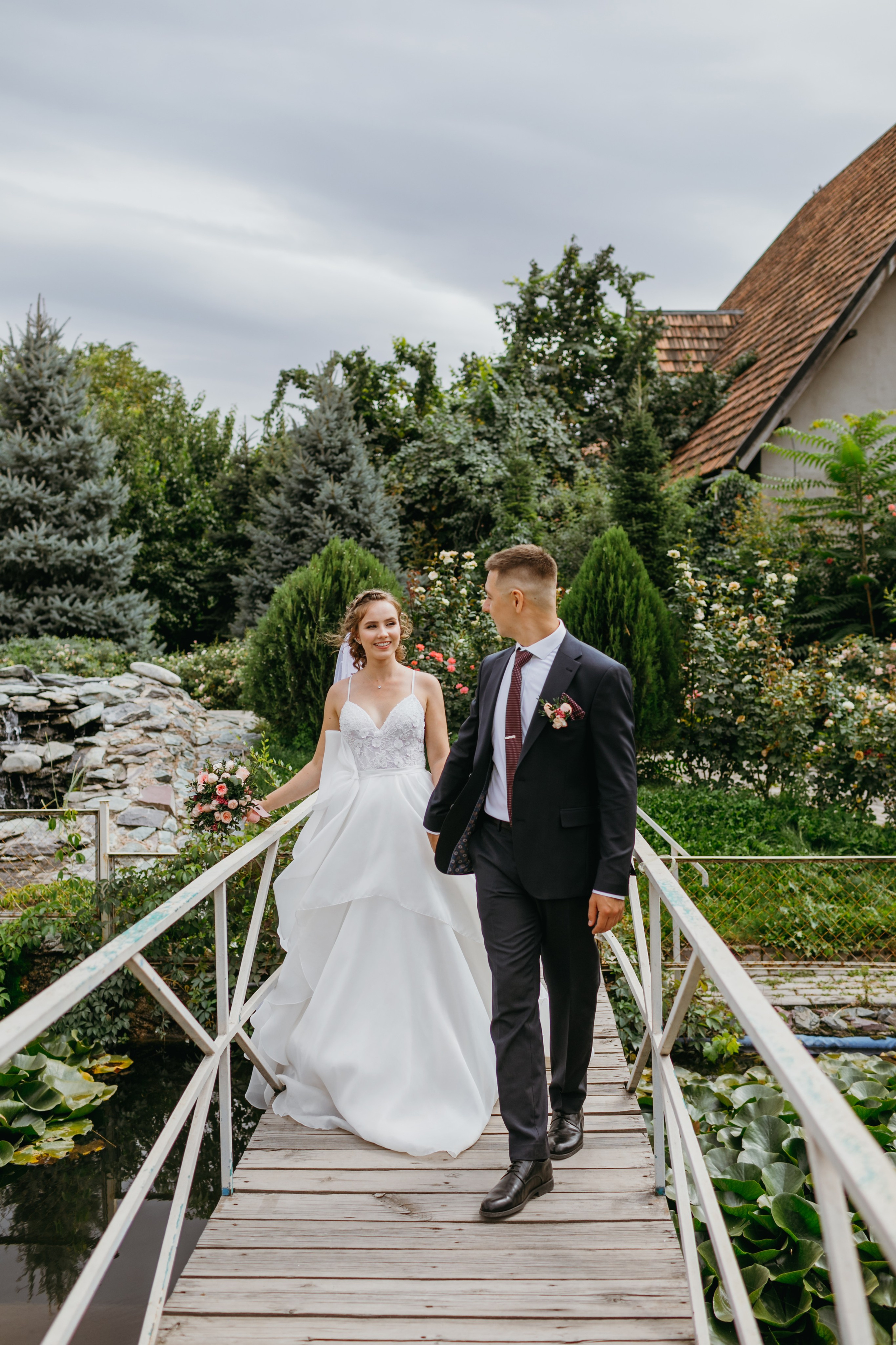 Свадебная фотоссесия для молодоженов в Бишкеке. Фотограф в Бишкеке Оксана Шувалова