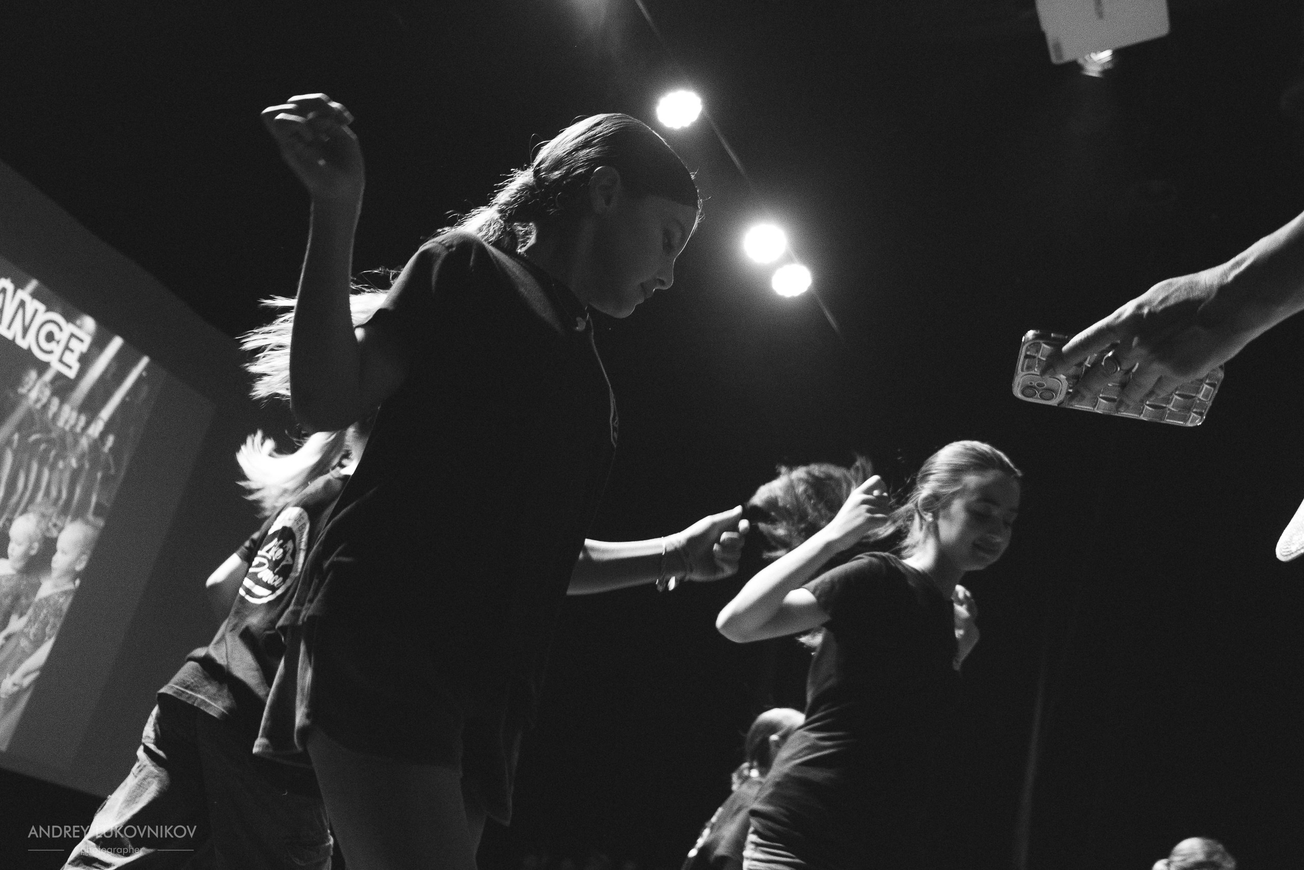 Entre bastidores del concierto final de Like Dance: momentos brillantes tras las cámaras