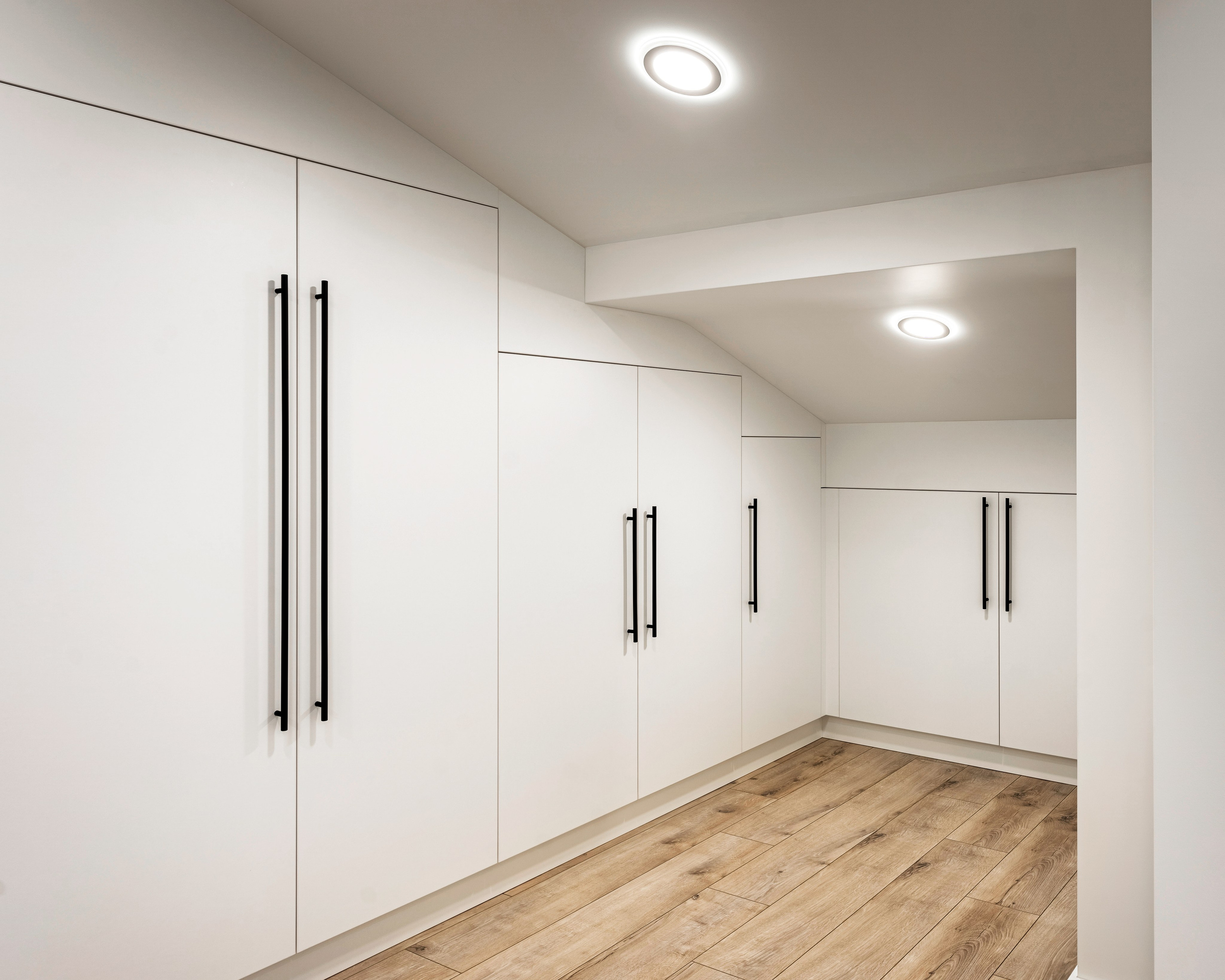 Мебели Русев-цялостно обзавеждане на три етажен семеен дом. Професионален фотограф в Пловдив и областта