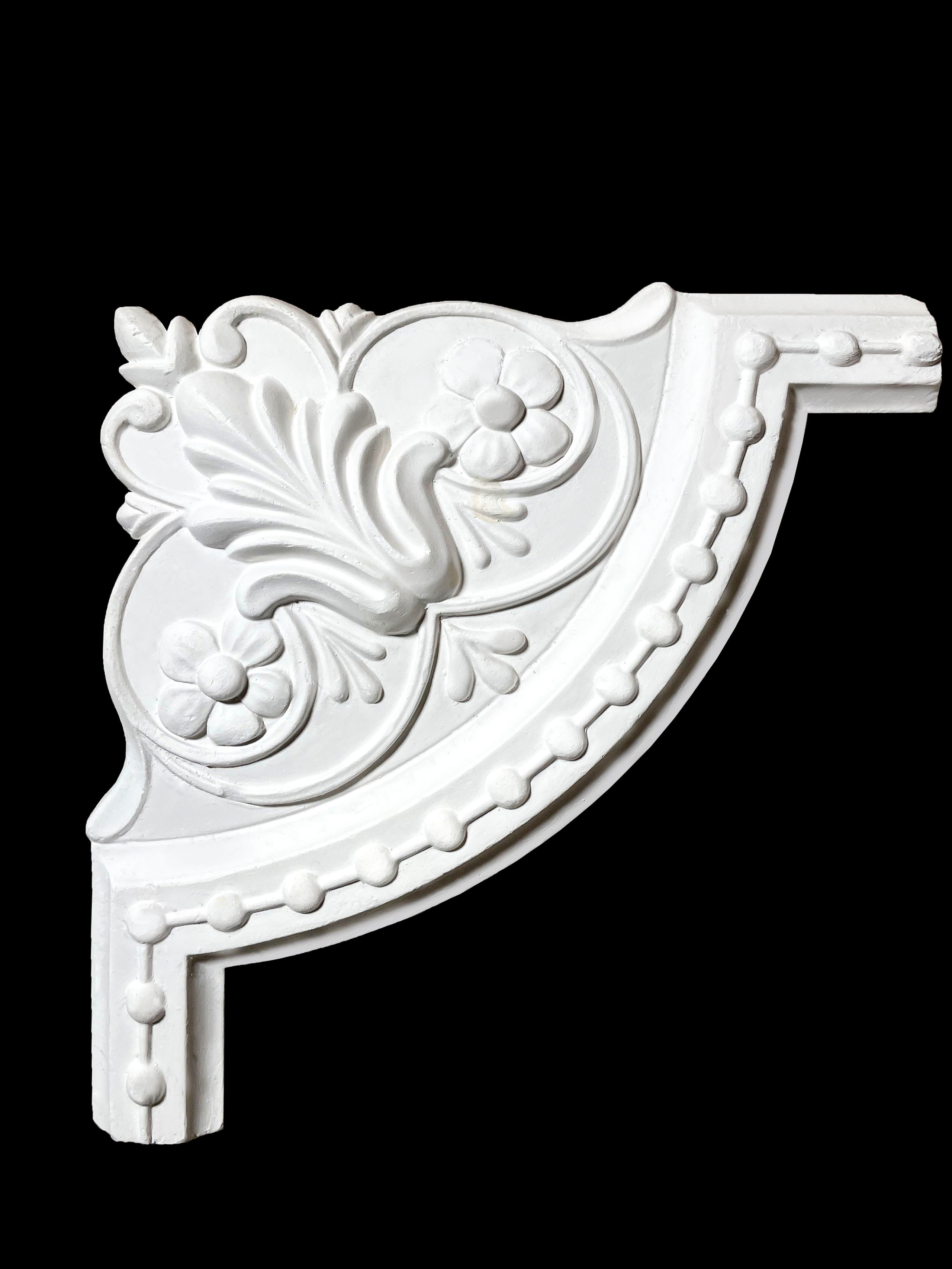 Corners. Plaster molding