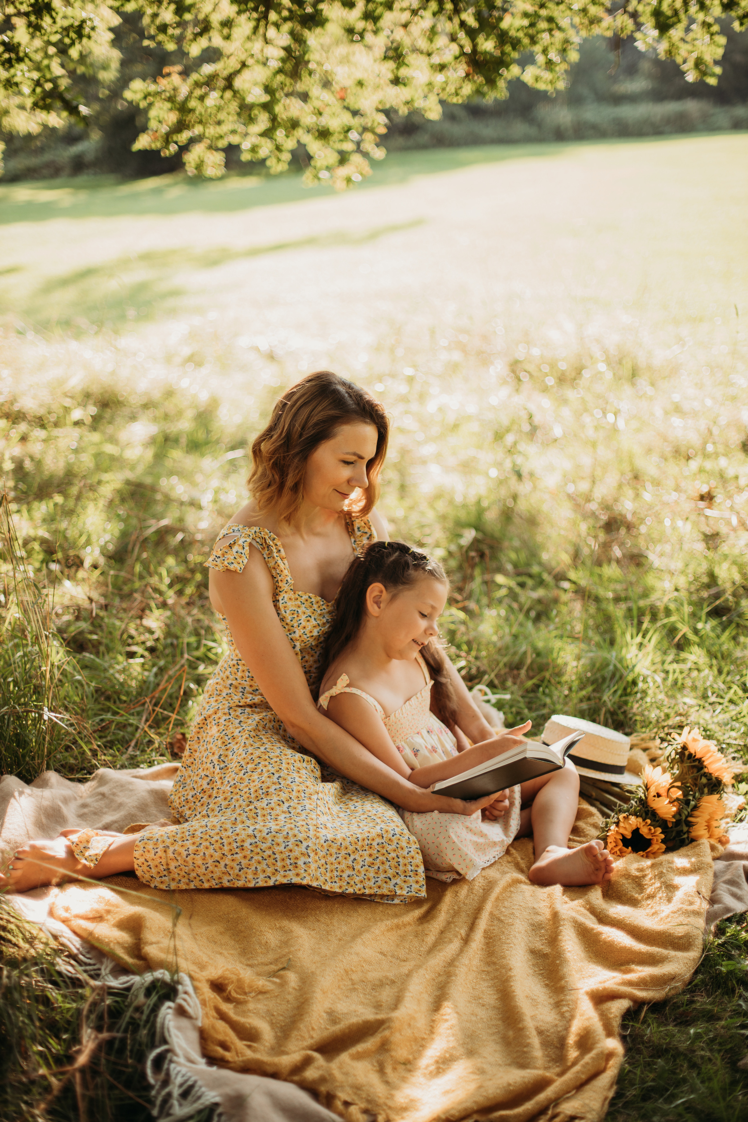 Jelena & Ella. AlinaLazurko.uk | Professional portrait photographer