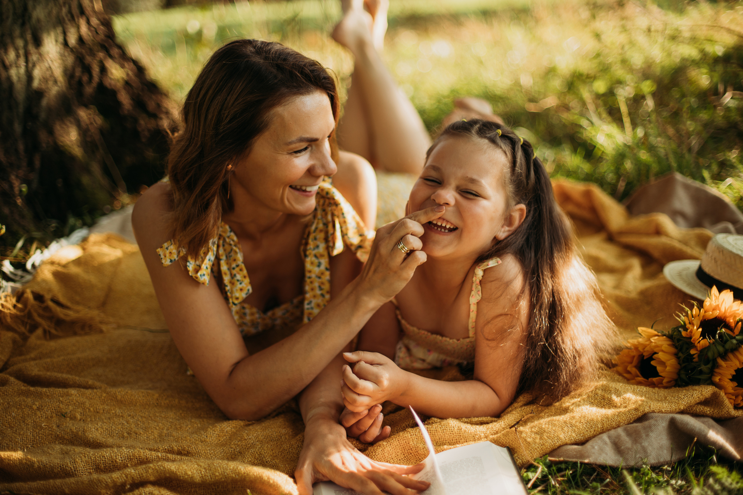 Jelena & Ella. AlinaLazurko.uk | Professional portrait photographer