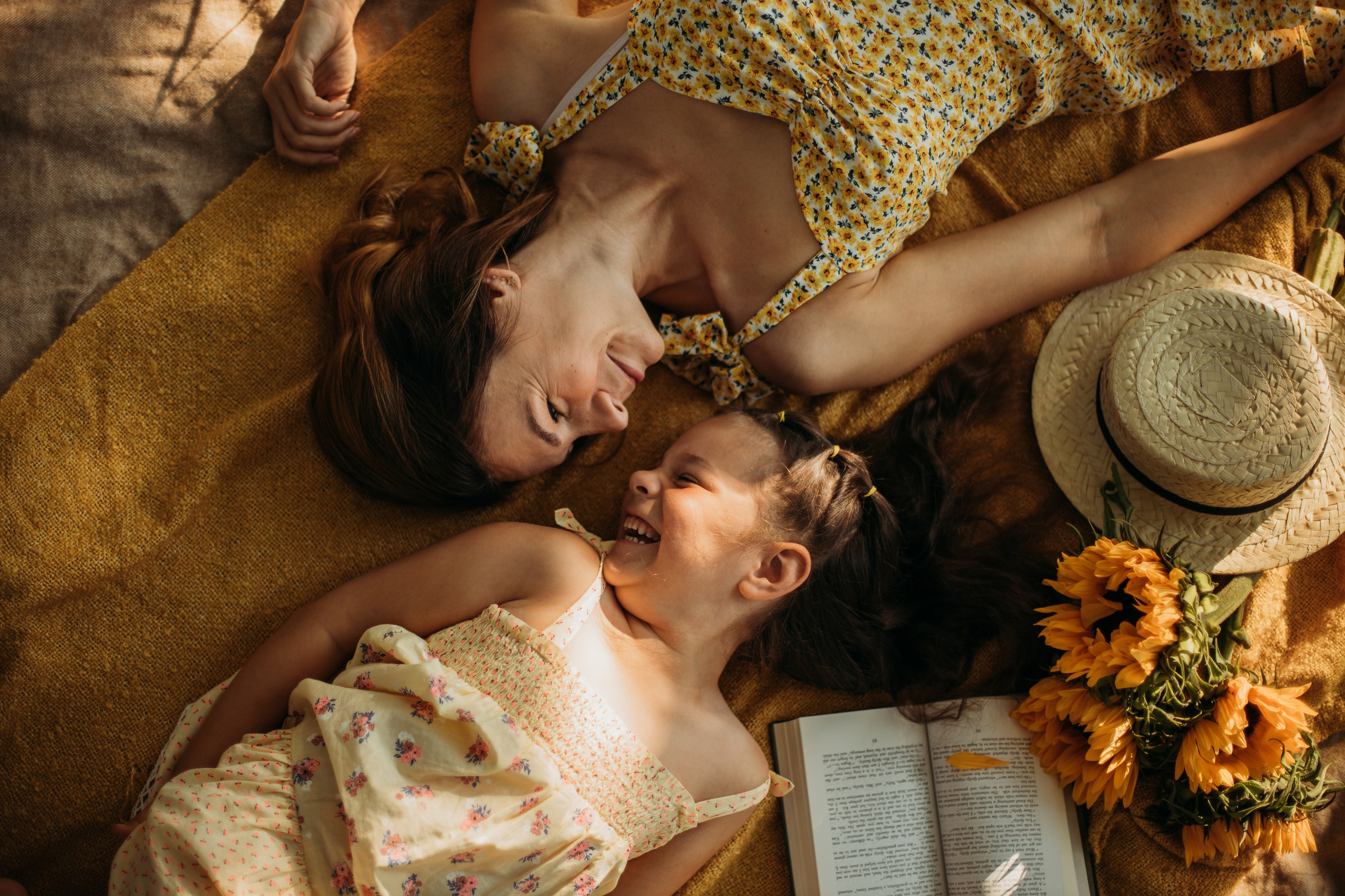 Jelena & Ella. AlinaLazurko.uk | Professional portrait photographer