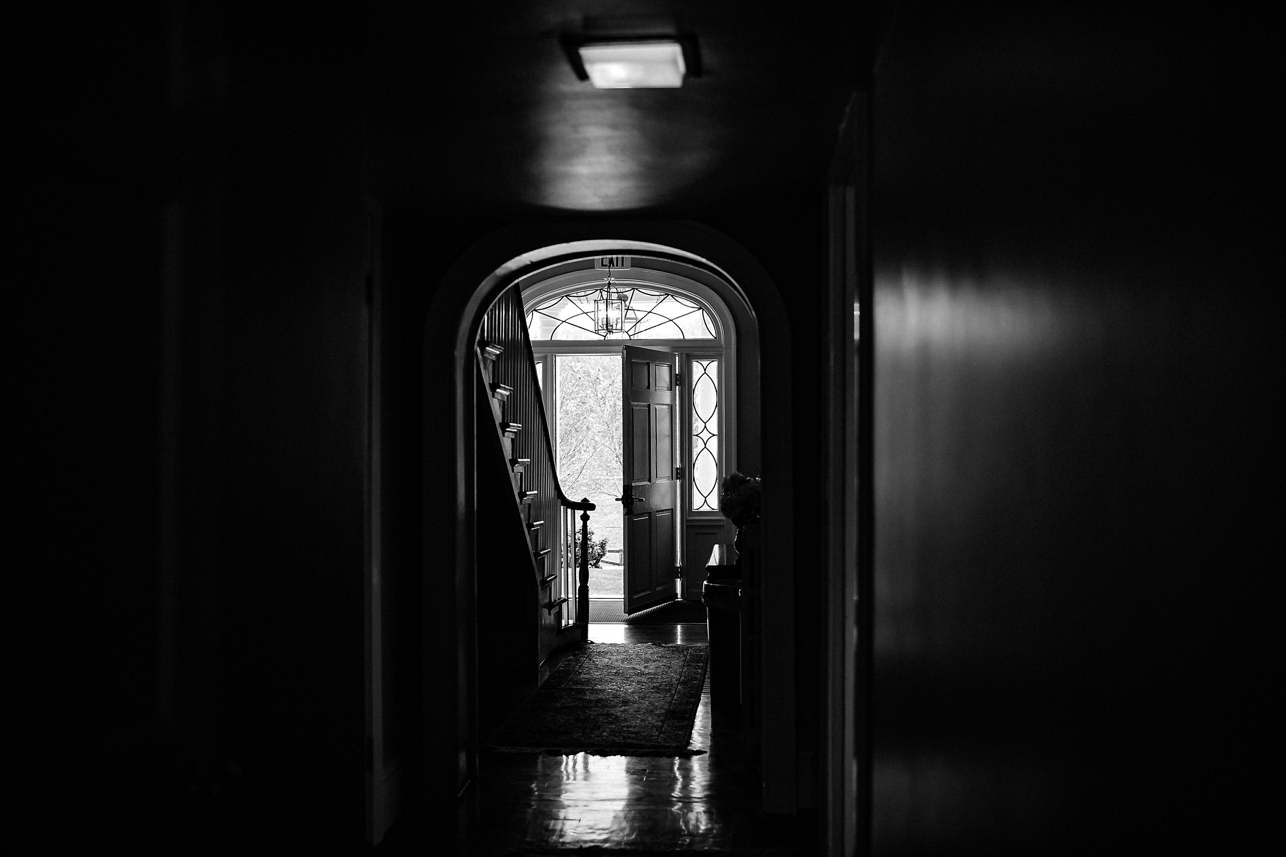 Фотограф в Ирландии Дублин свадьба утро фотки лучший топ свадебный красивая невеста дом лестница дверь