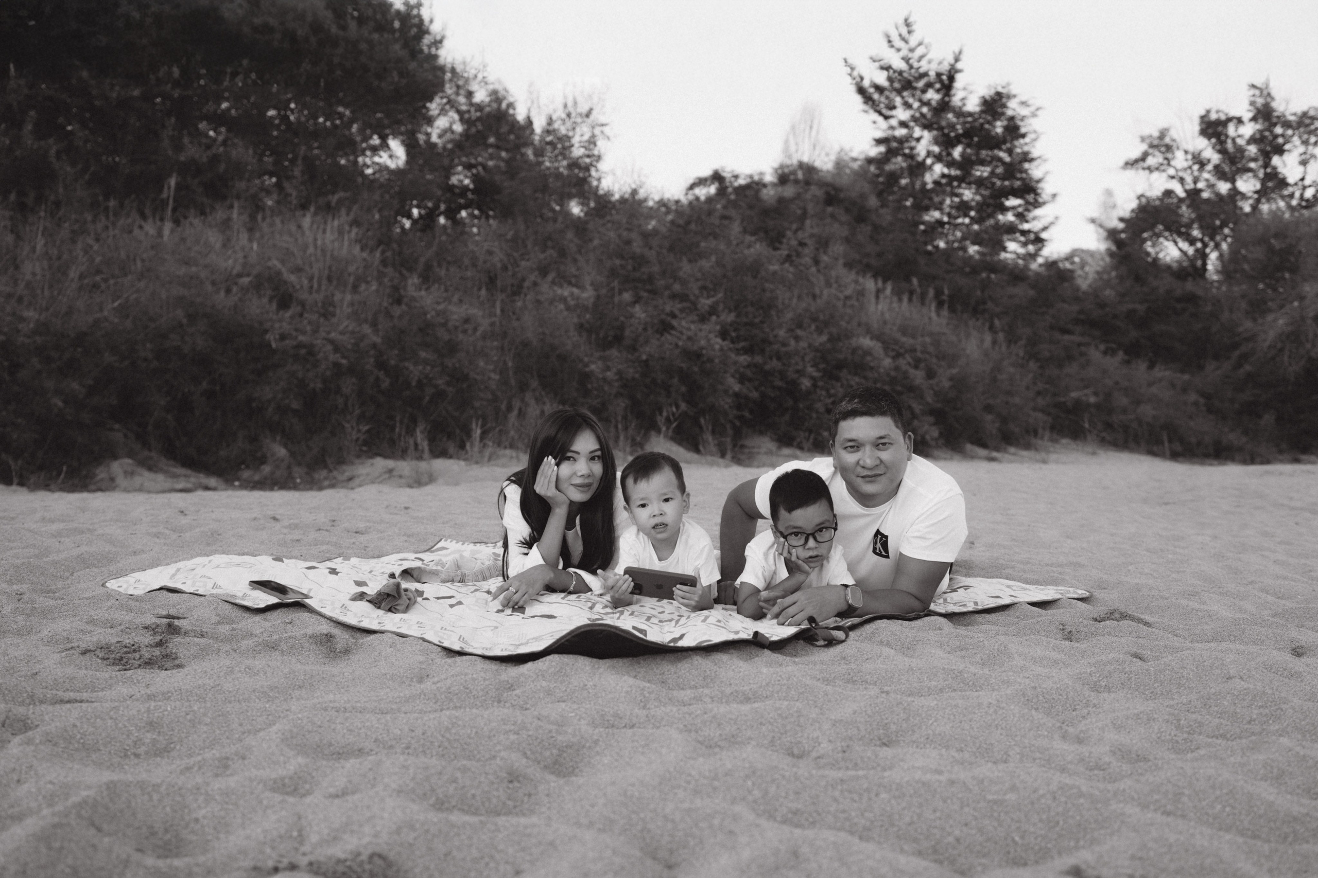 Family at Sunset. Фотограф родов, семей и новорожденных малышей в Дубае