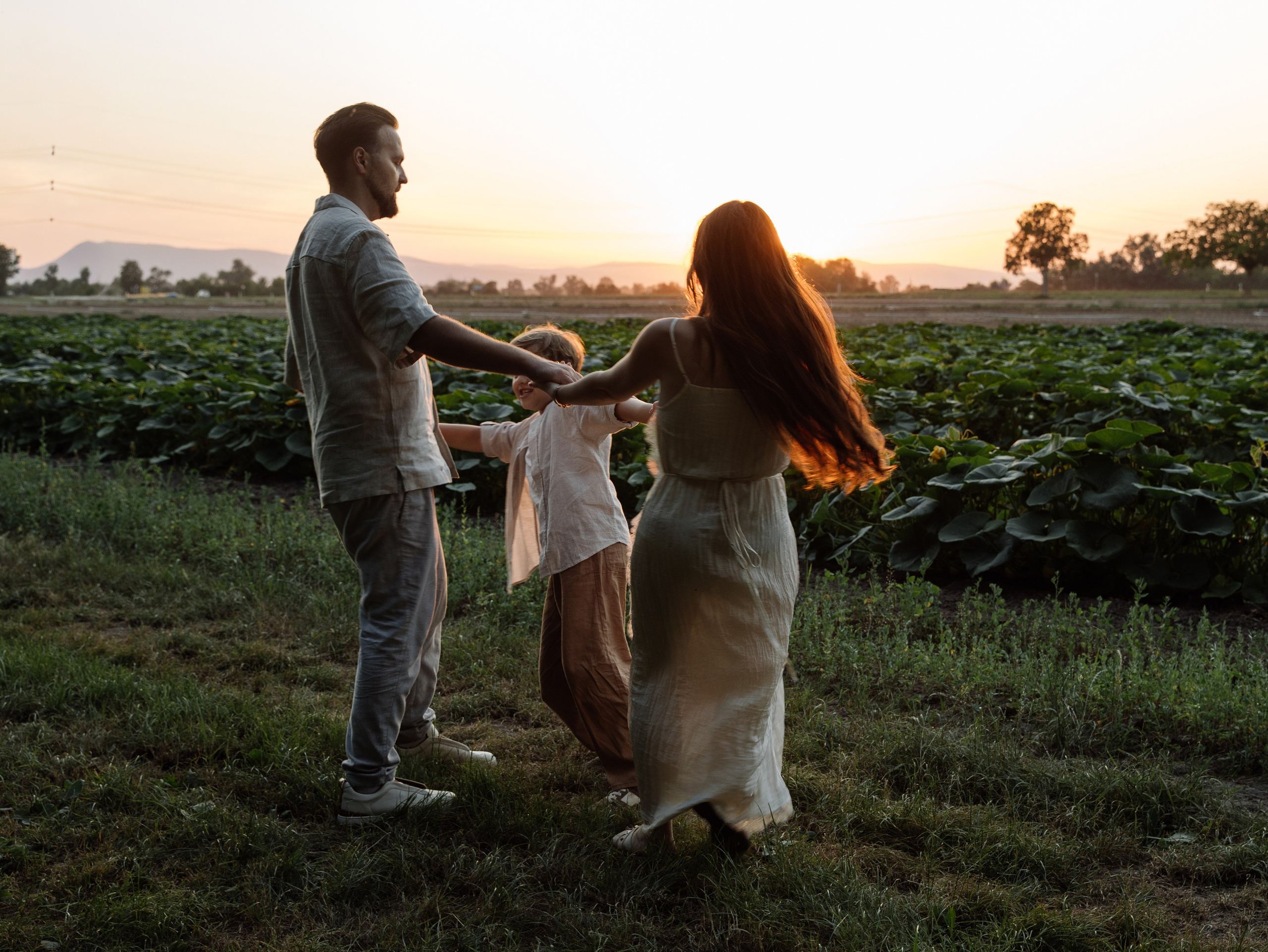 Family (Outdoor). Wedding Photographer