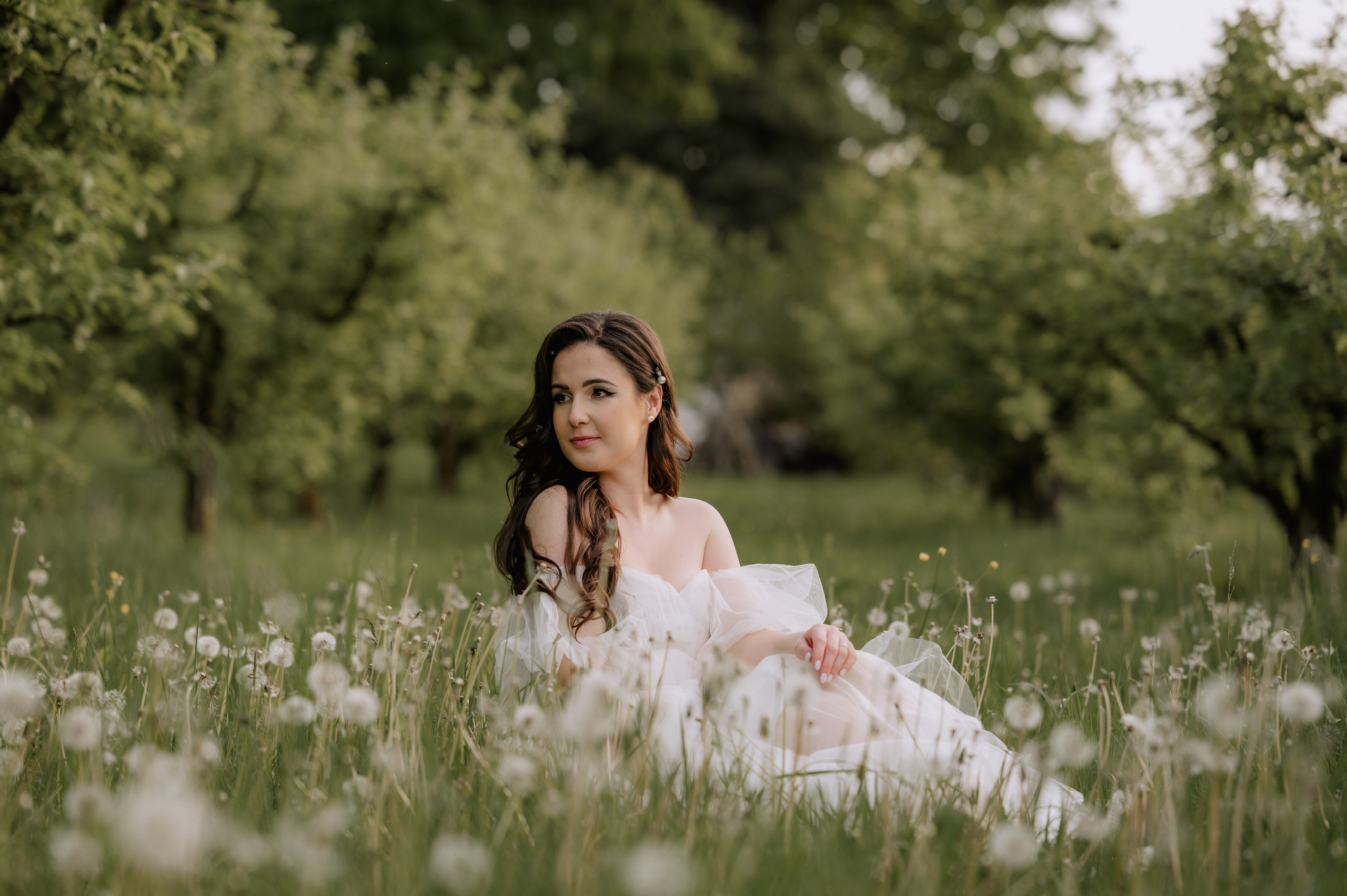 Magda + Andrei | Lovers in the garden. Proud Vision Weddings | Wedding Photography & Film — Servicii profesionale Foto Video Nunta Iasi