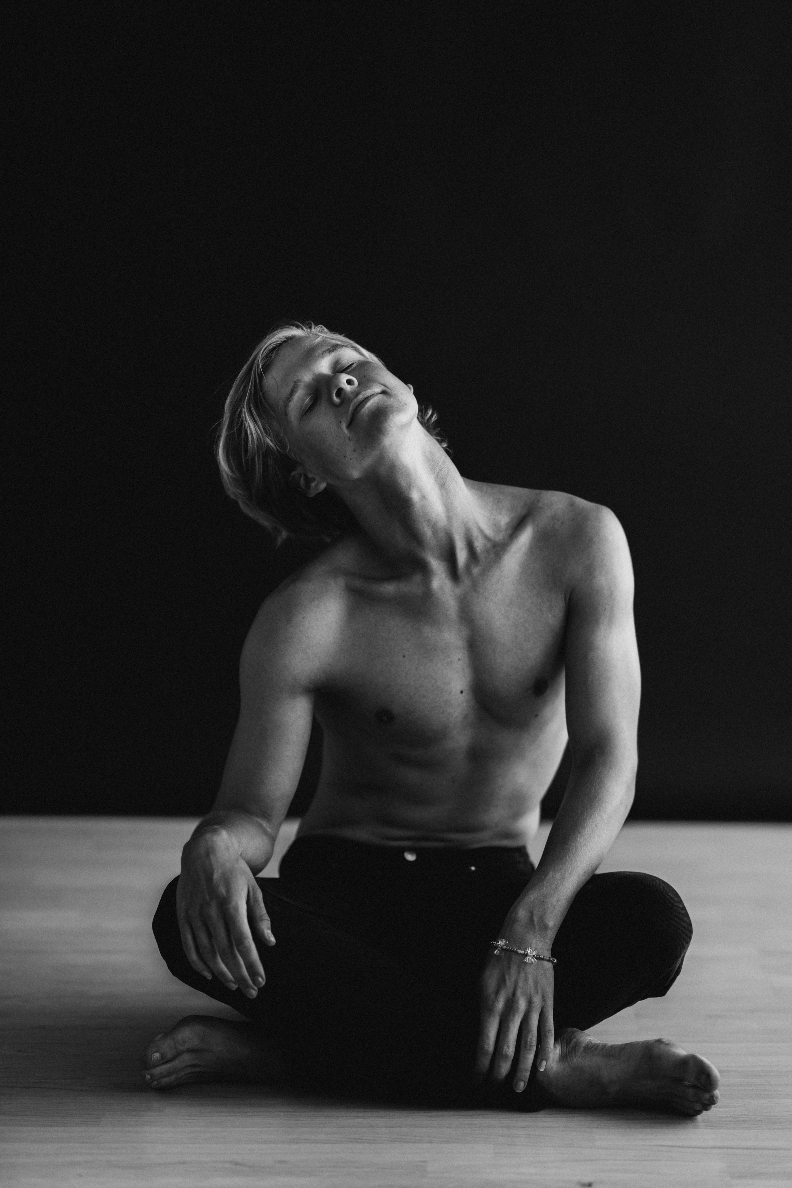 DANCERS. Victoria Olonen – Cinematic Portrait Artist | Helsinki & Europe