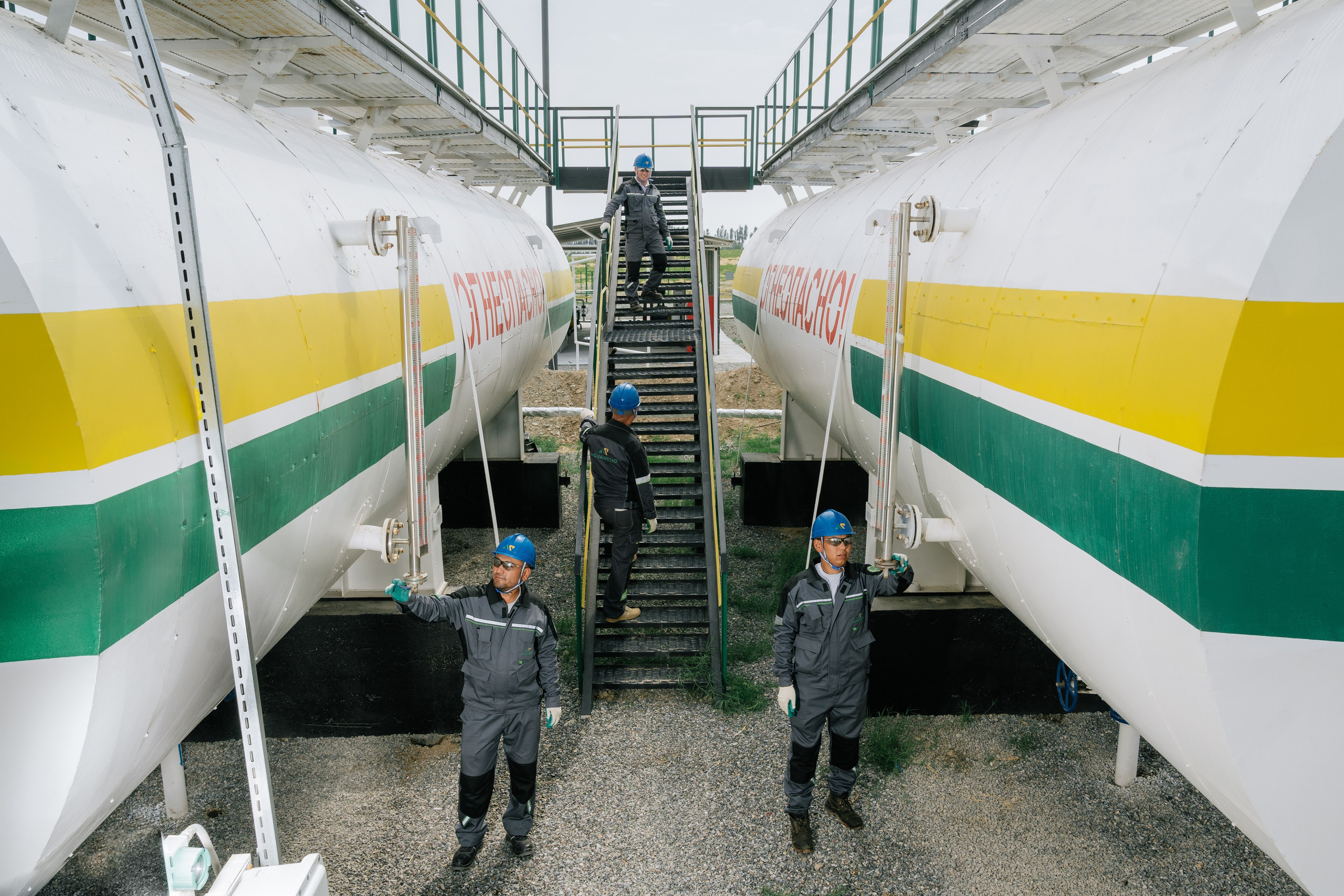 “Andijan petro” oil and gas company. Photographer in Uzbekistan and Samarkand Djasur Marupov