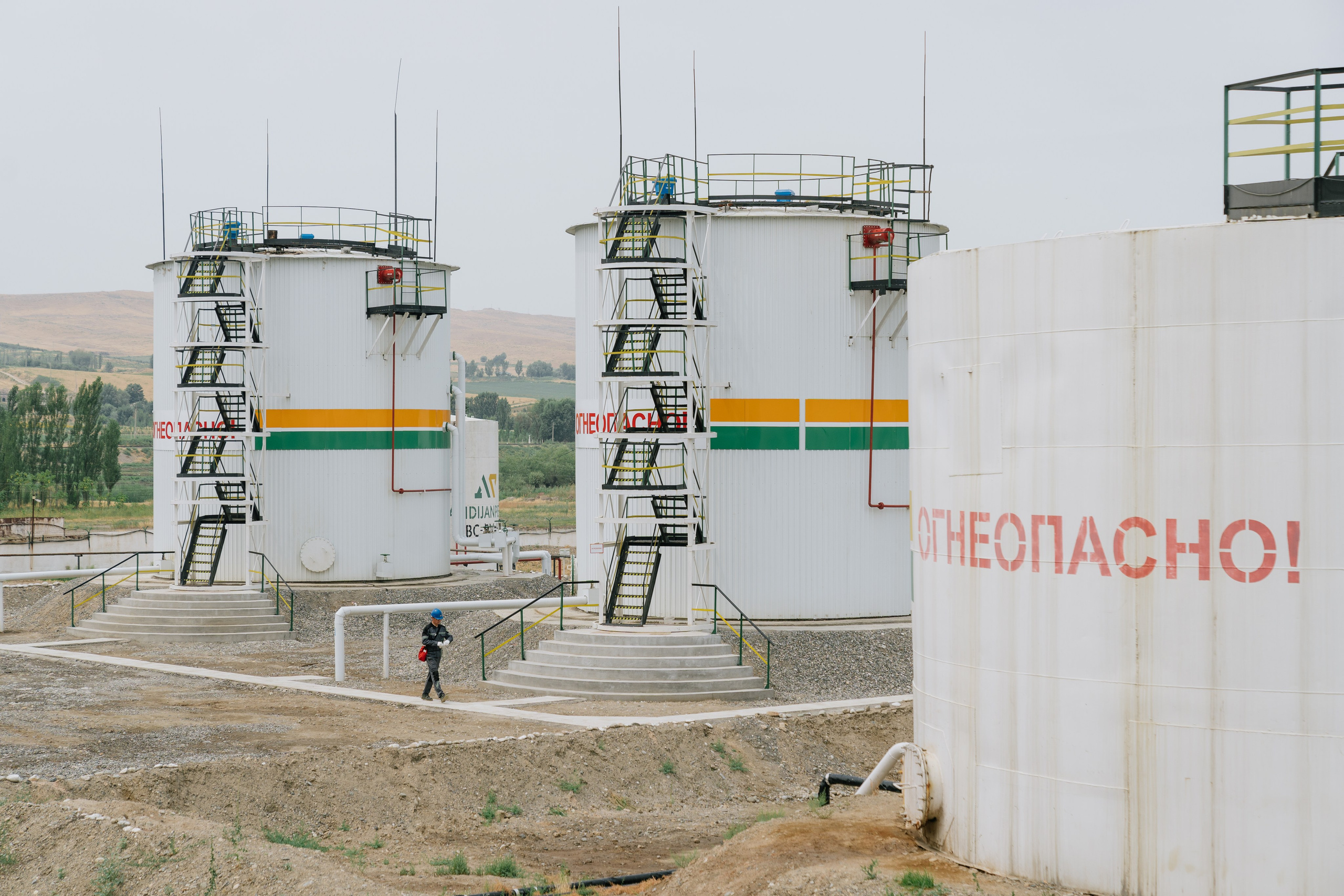 “Andijan petro” oil and gas company. Photographer in Uzbekistan and Samarkand Djasur Marupov
