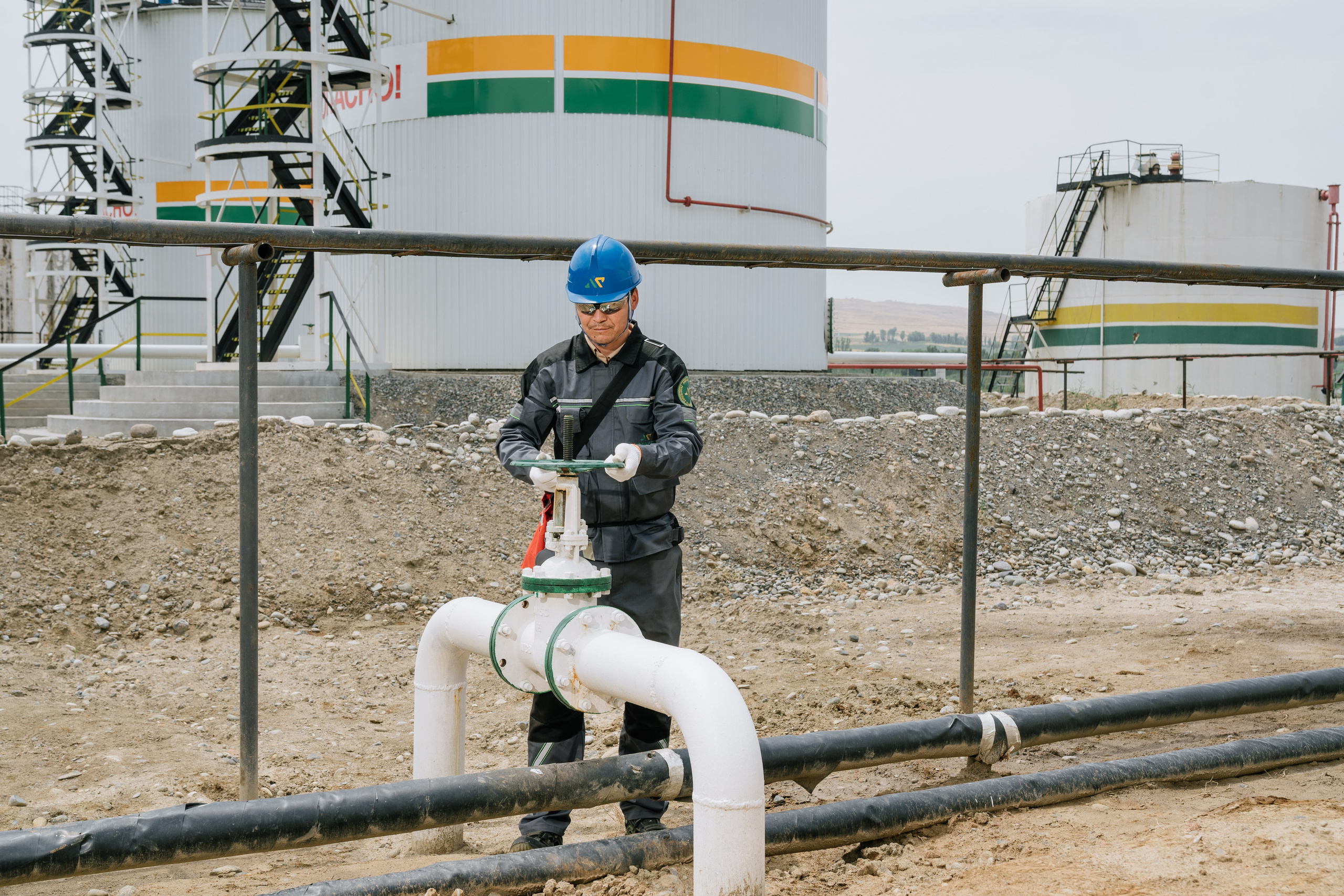 “Andijan petro” oil and gas company. Photographer in Uzbekistan and Samarkand Djasur Marupov