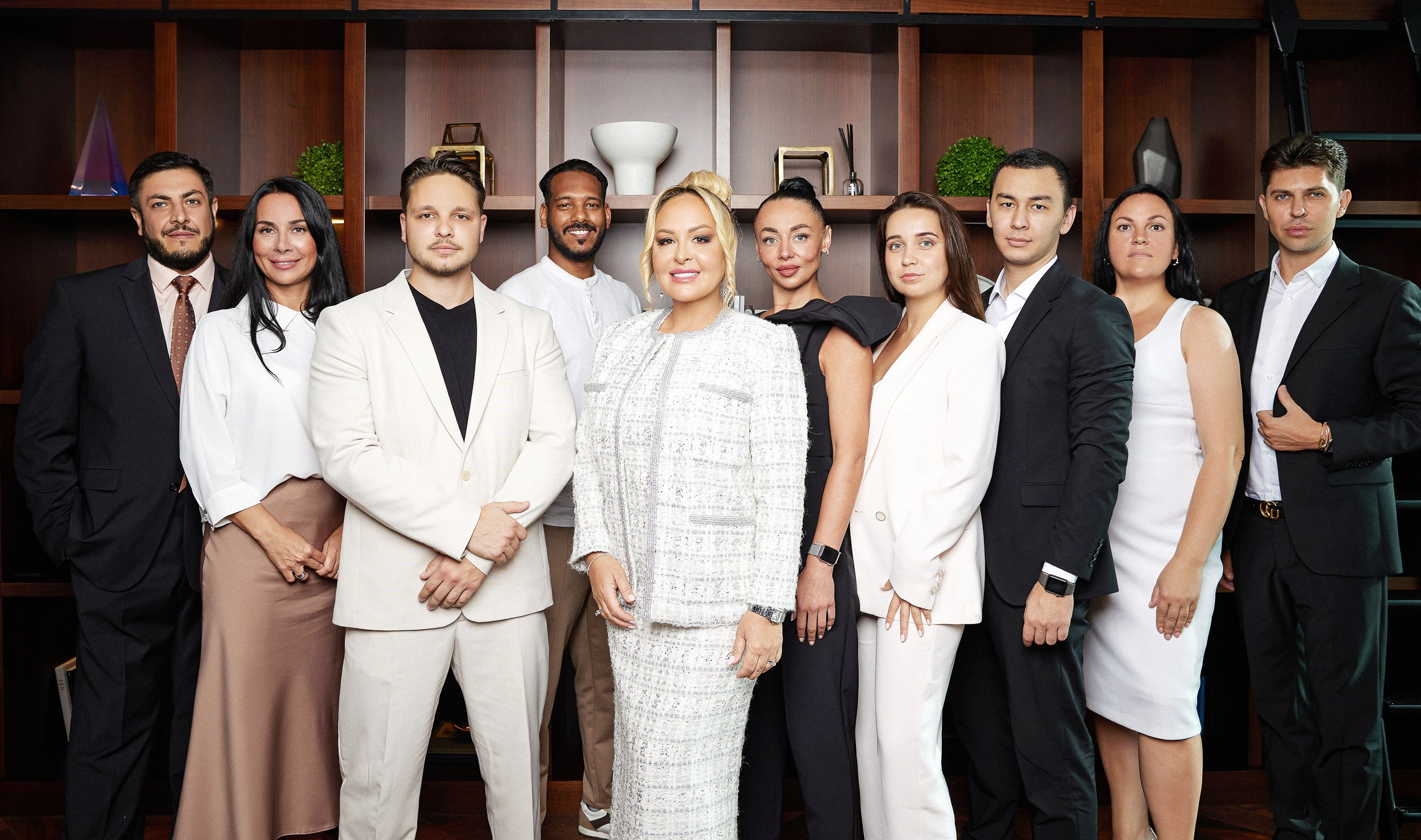 Business portrait. Female Photographer in Dubai