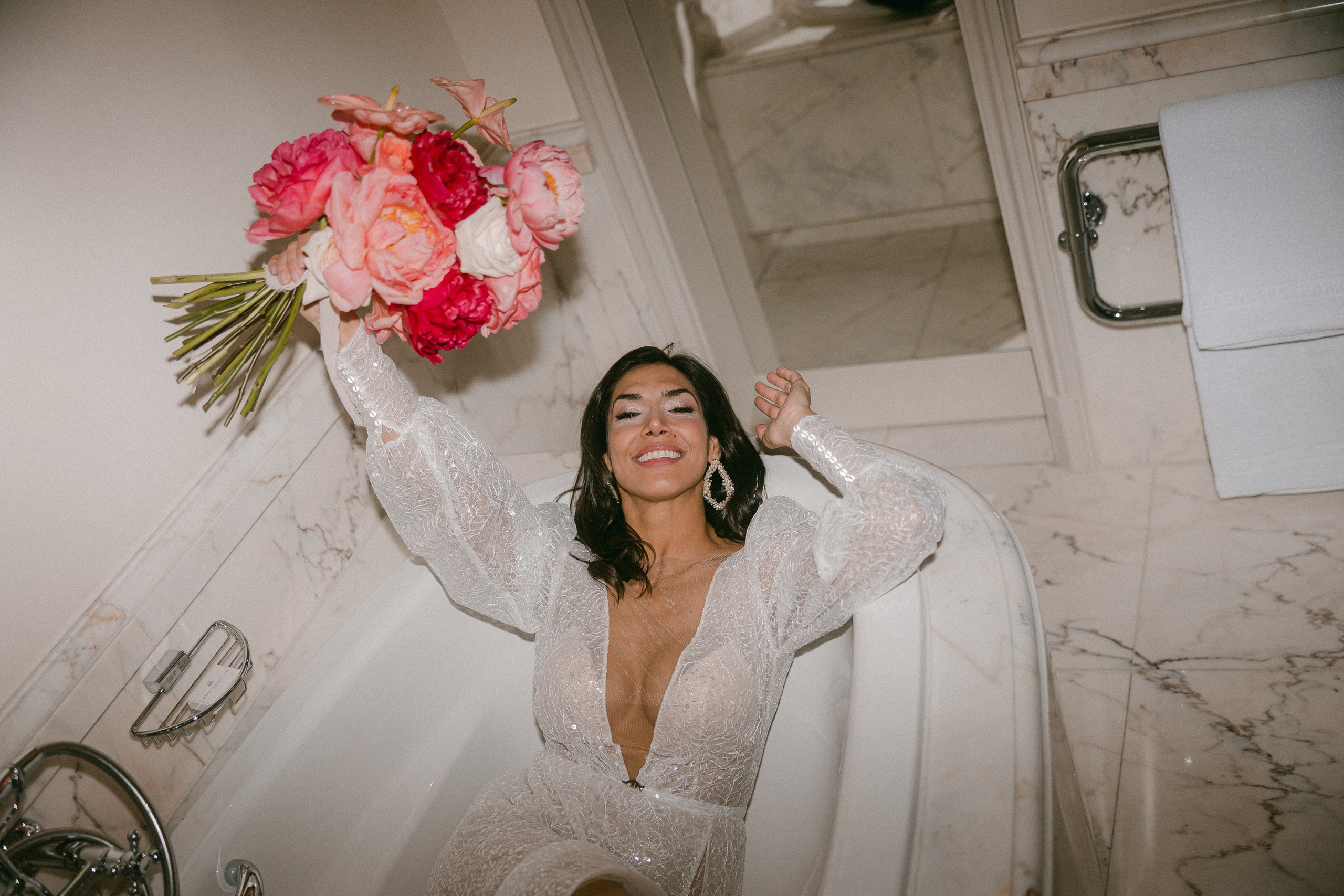 Cool after wedding party. Wedding and Family Photographer Switzerland and Italy. Valeria Diaz