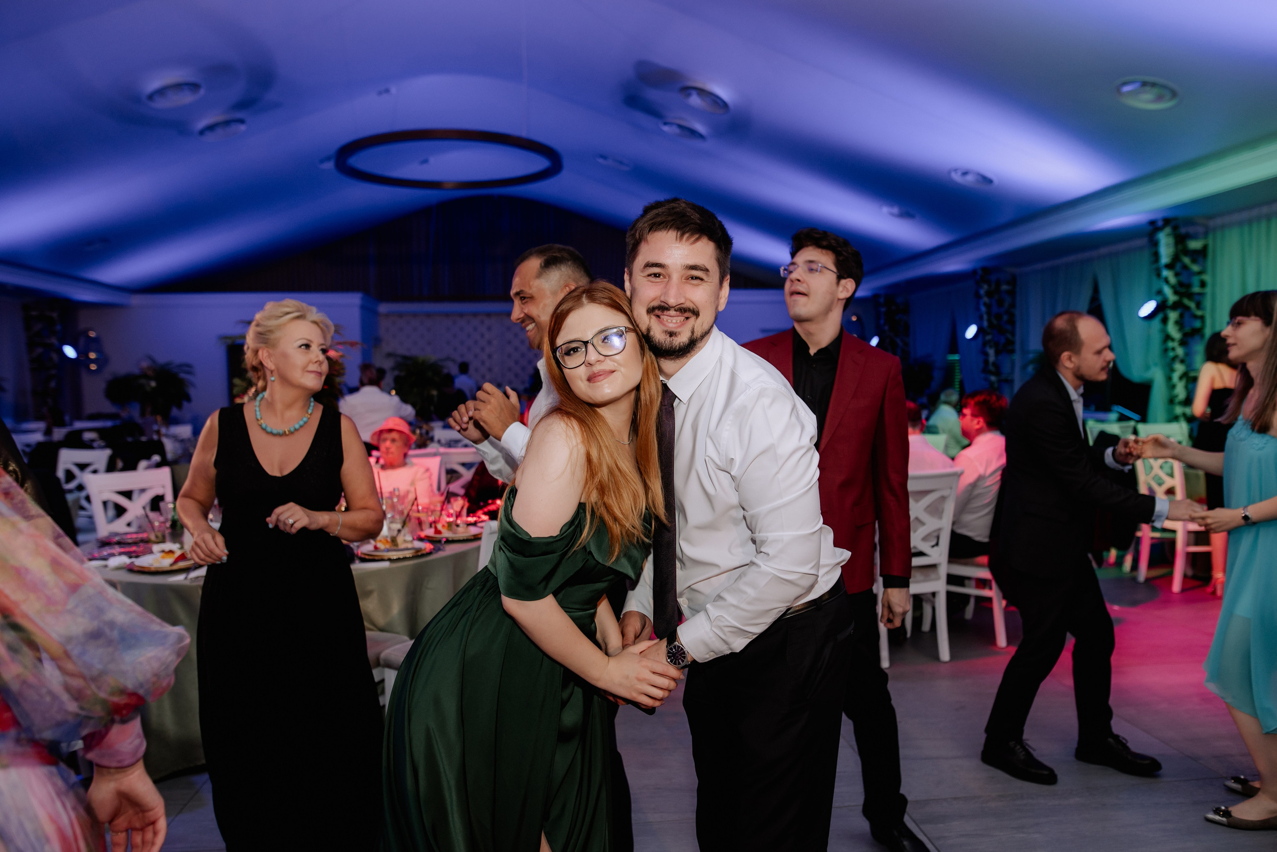 Cununie civila in aer liber , artificii de zi colorate , decor nunta , nunta la Hotel Traian. Proud Vision Weddings | Wedding Photography & Film — Servicii profesionale Foto Video Nunta Iasi