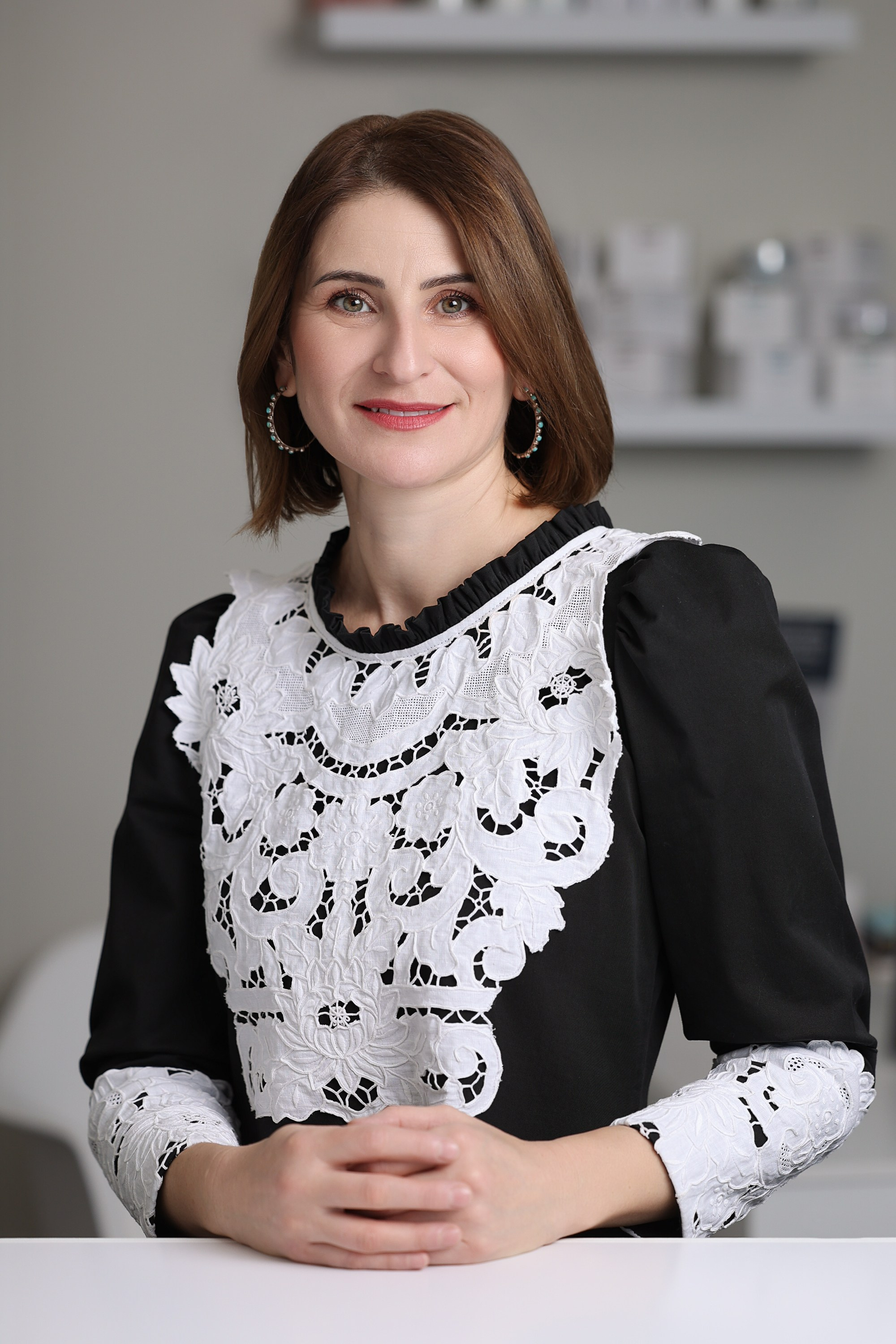 Violeta Sili, Esthéticienne/Beautician