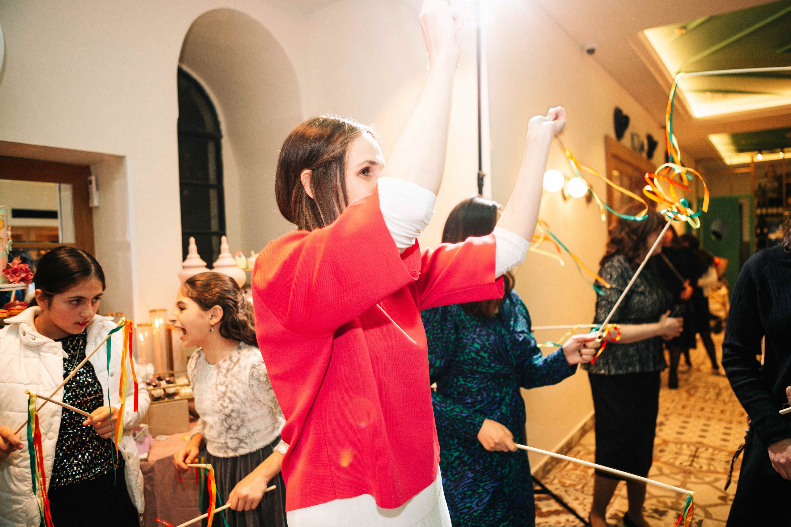 PARTY IN A RESTAURANT WITH THE WHOLE FAMILY. Https://shi-photo.com/