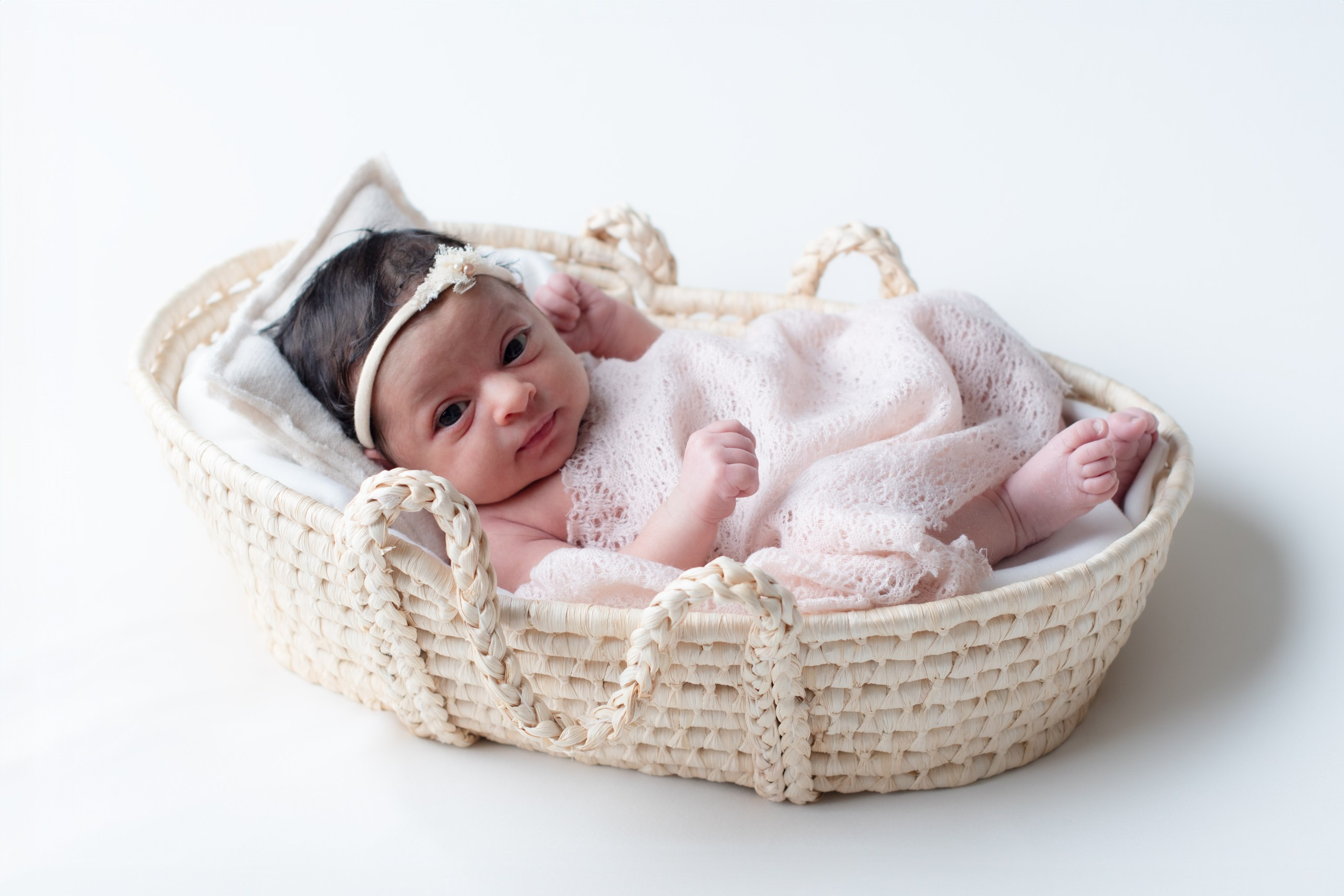 Nouveau-né. Photographe grossesse et nouveau-né a La Ciotat